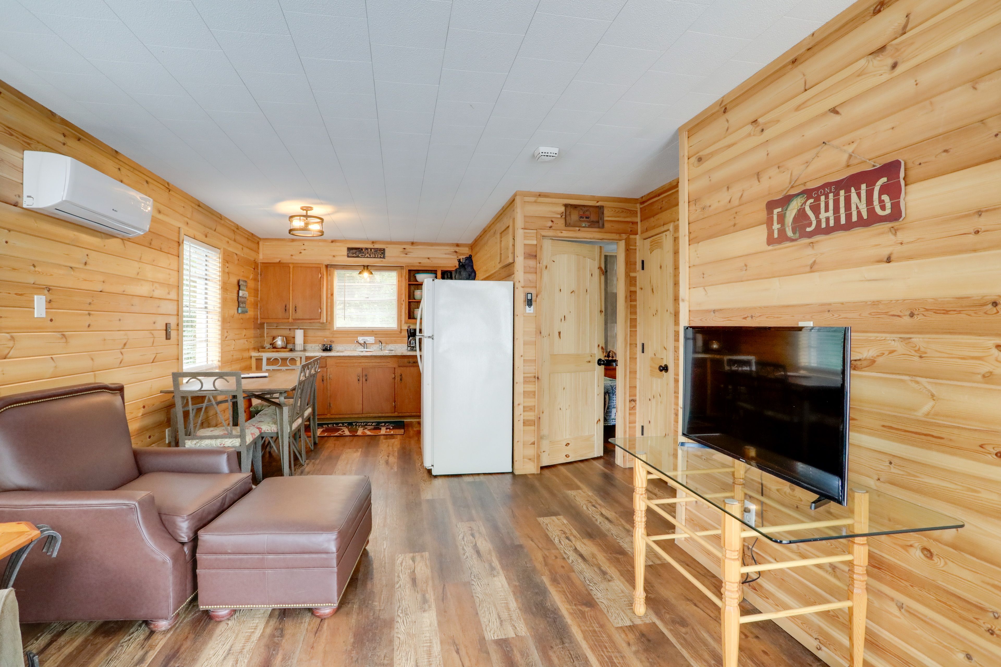 Living Room | Central A/C | Free WiFi | Sleeper Sofa