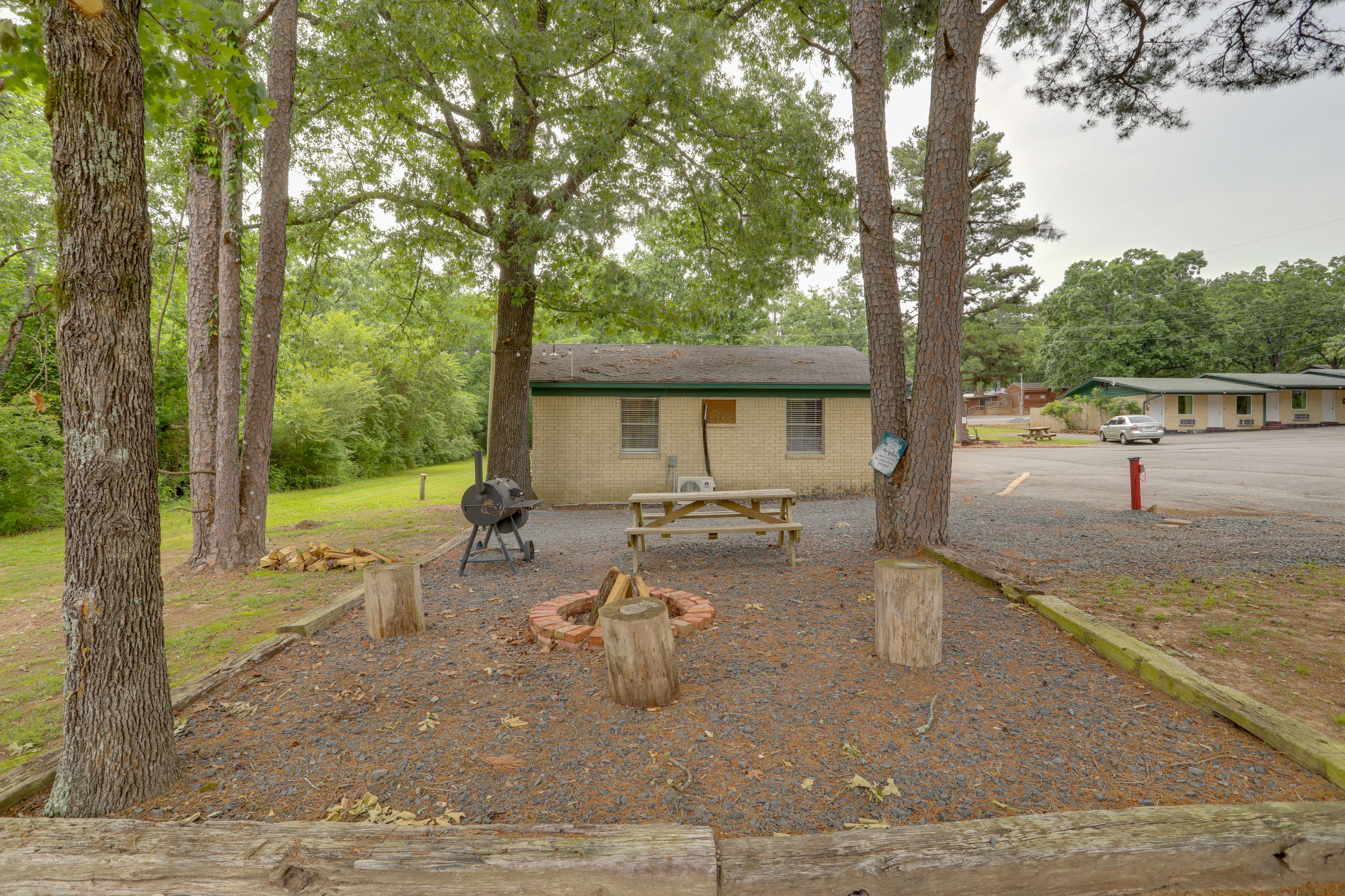 Higden Vacation Rental | 2BR | 1BA | 800 Sq Ft | 1 Step to Enter