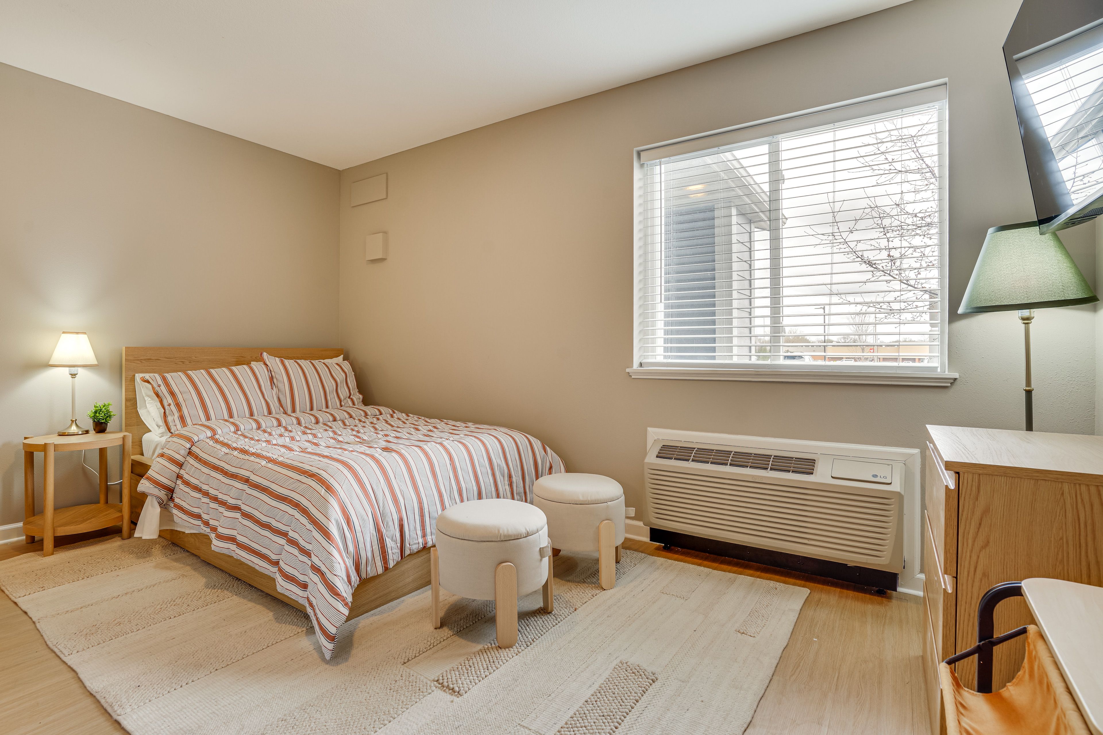 Studio | Full Bed | Linens