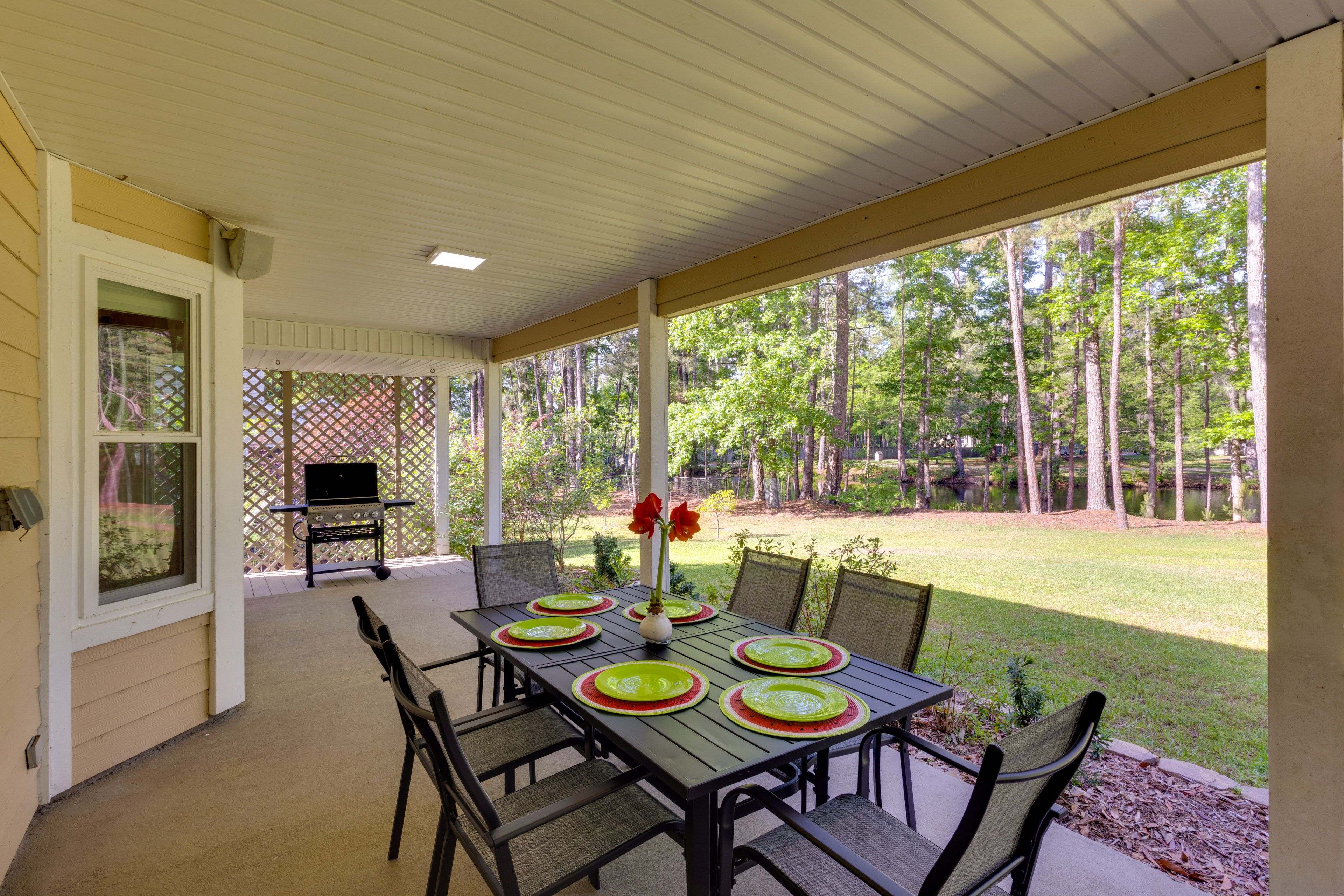 Covered Patio | Grill | Outdoor Dining Area