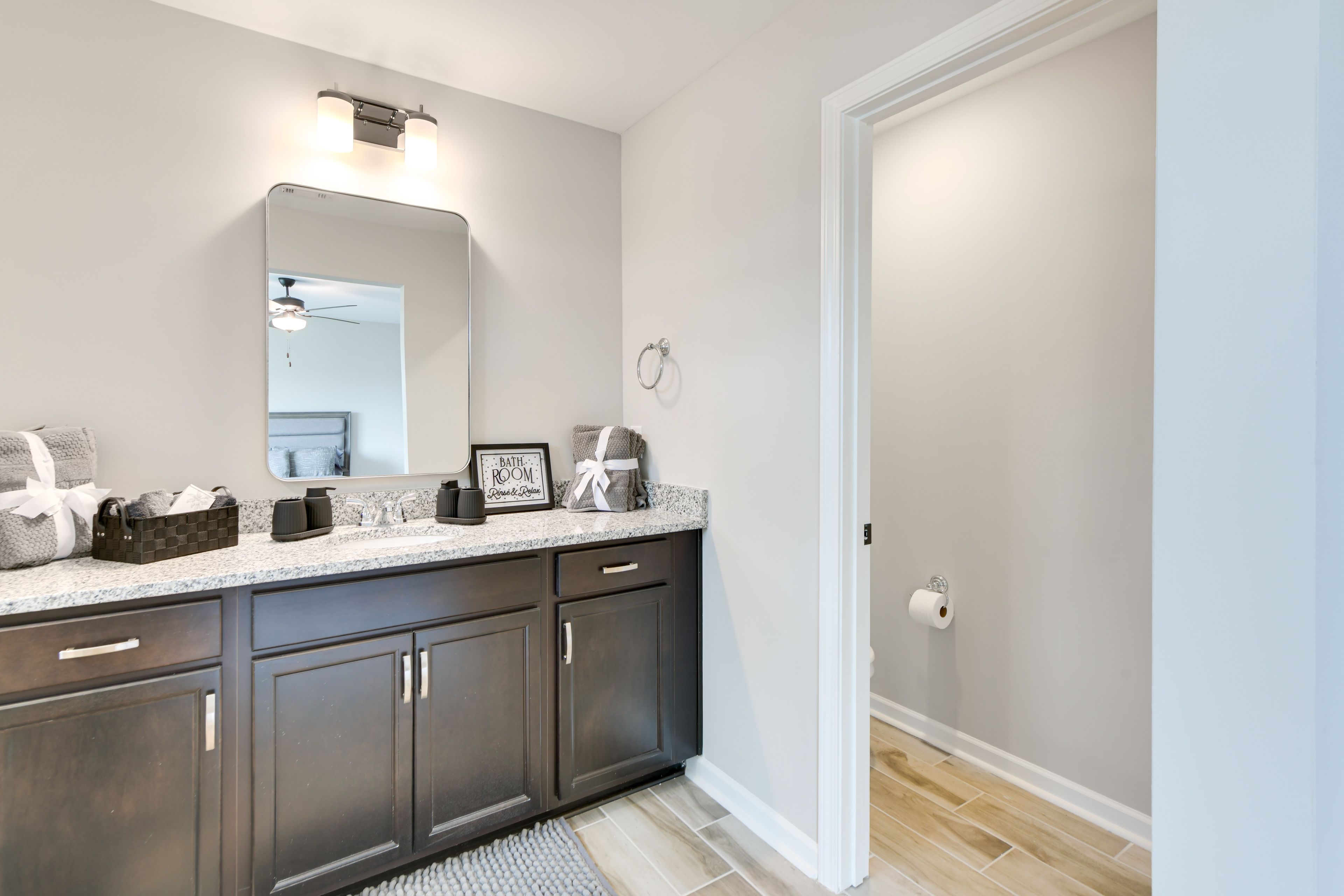 Full Bathroom | Towels Provided | 2nd Floor