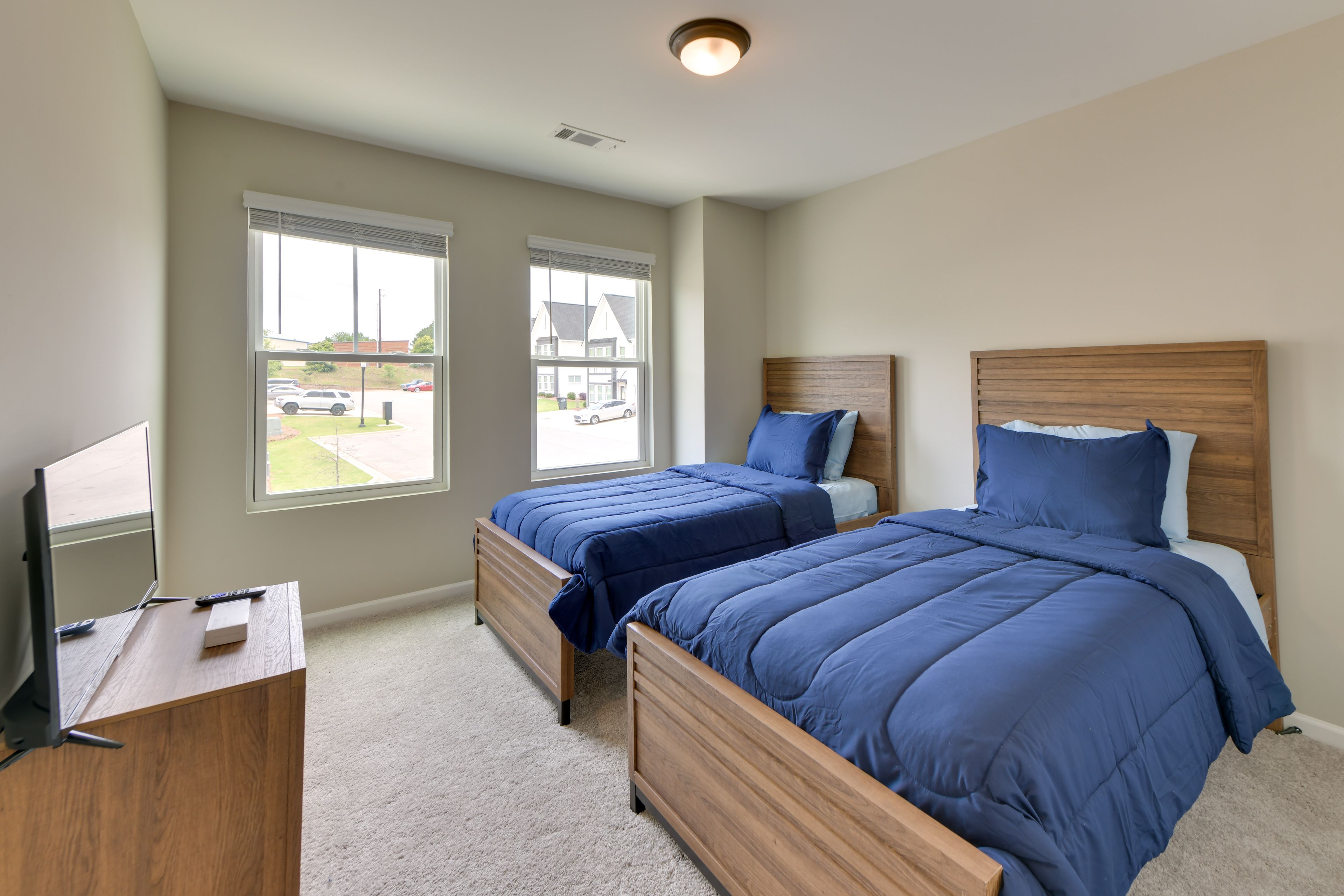 Bedroom 3 | 2 Twin Beds | Smart TV | 2nd Floor