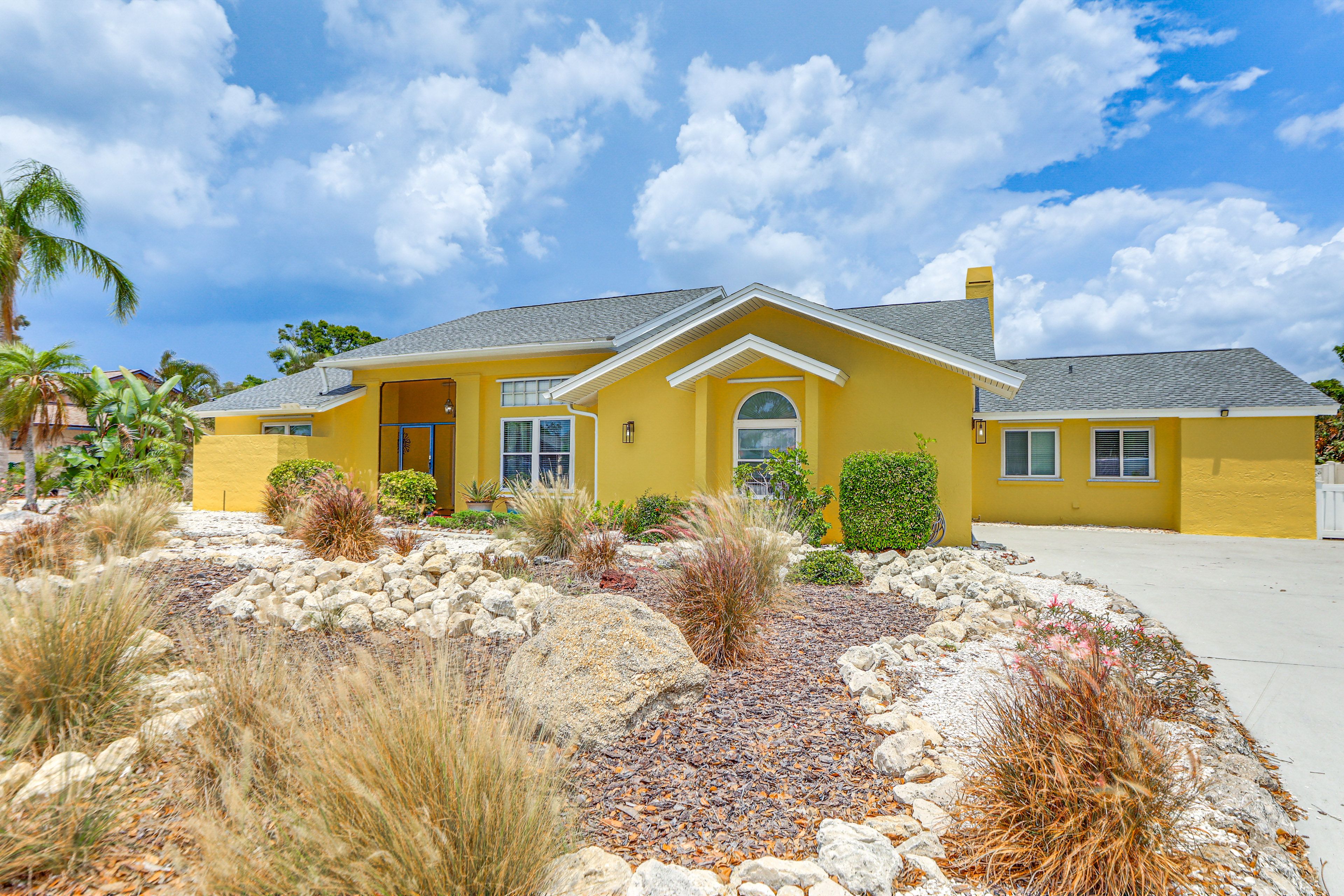 Home Exterior | Single-Story House