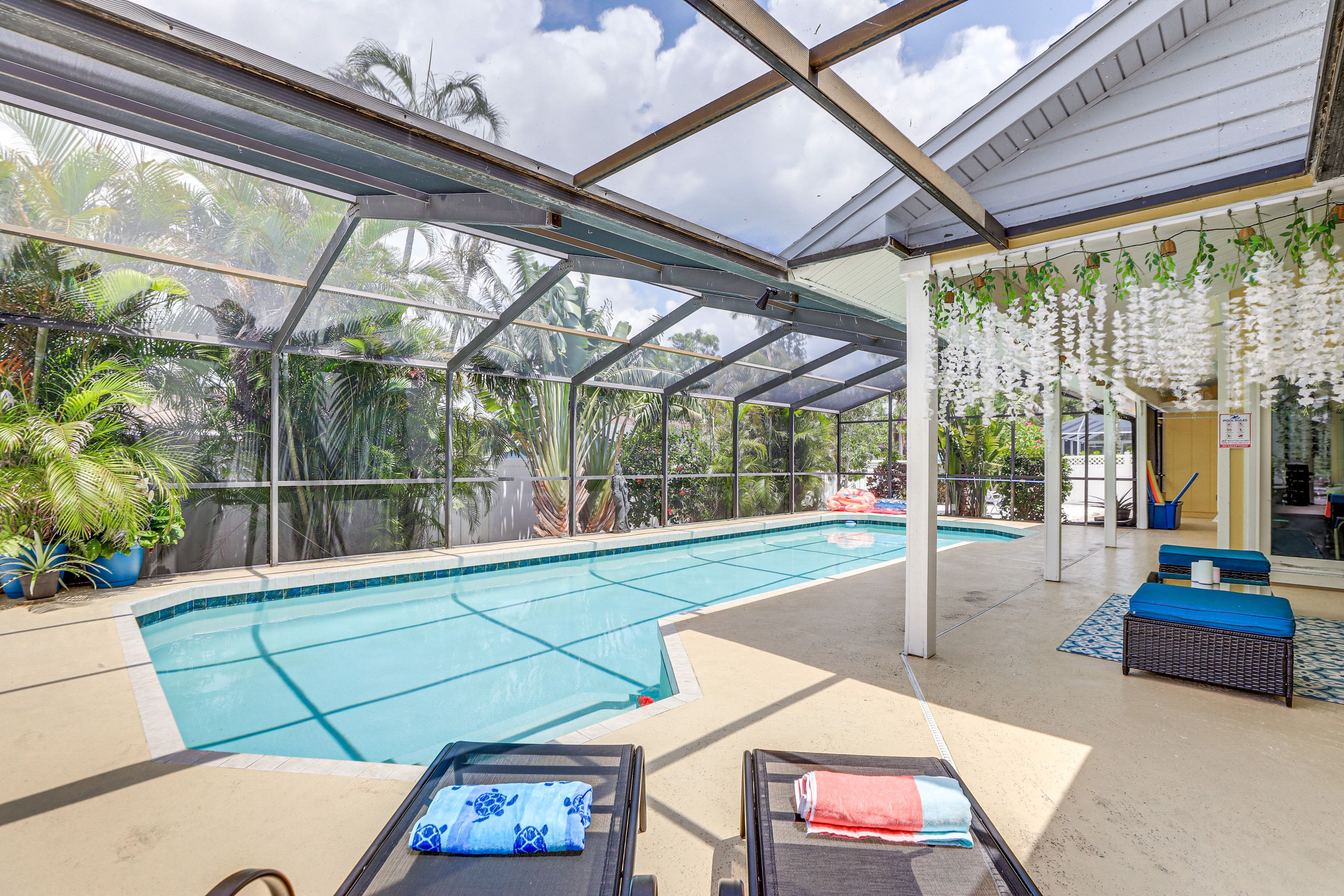 Bradenton Vacation Rental | 3BR | 2BA | 1 Step to Enter | 2,000 Sq Ft