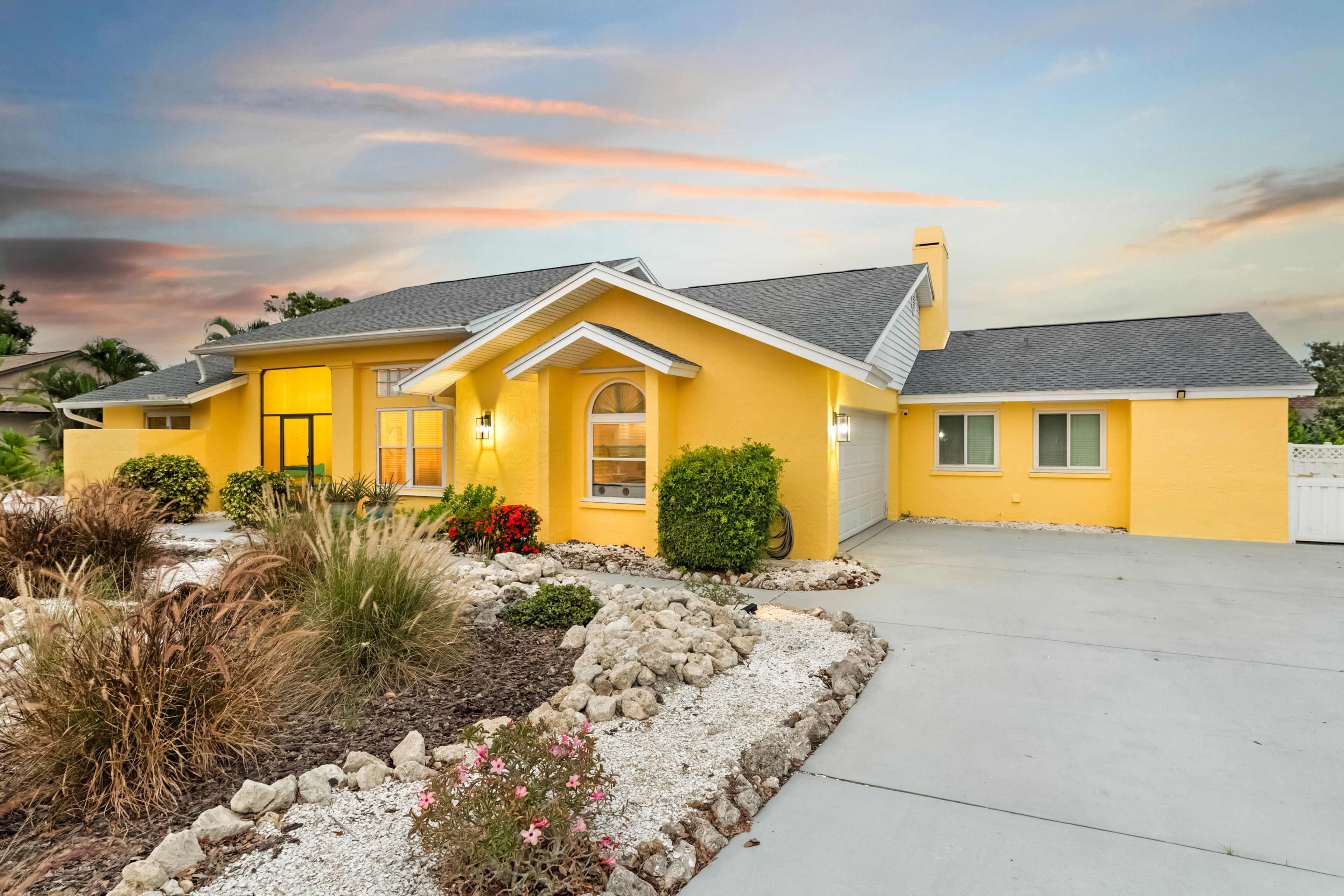 Home Exterior | Single-Story House