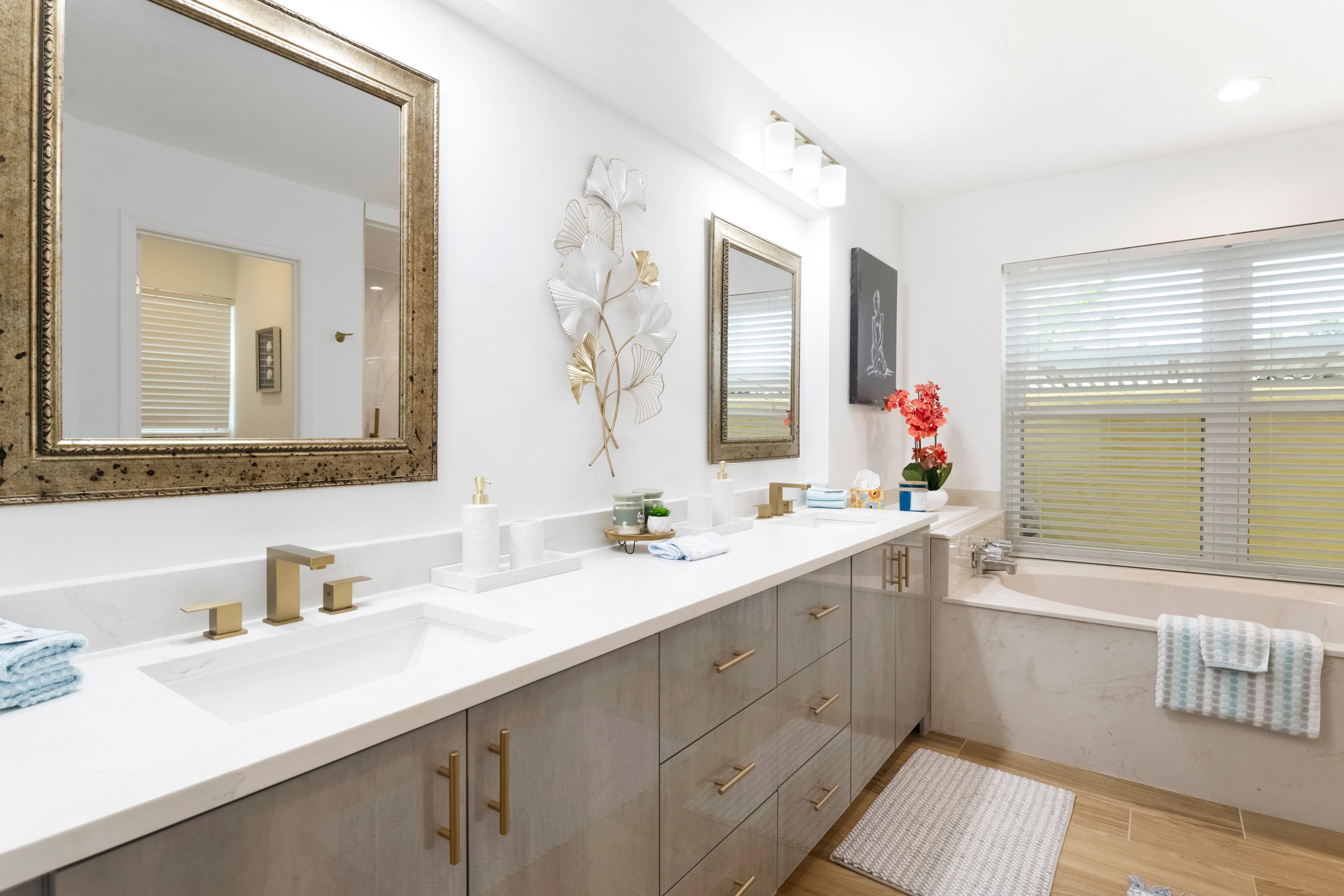 Full Bathroom | Towels Provided