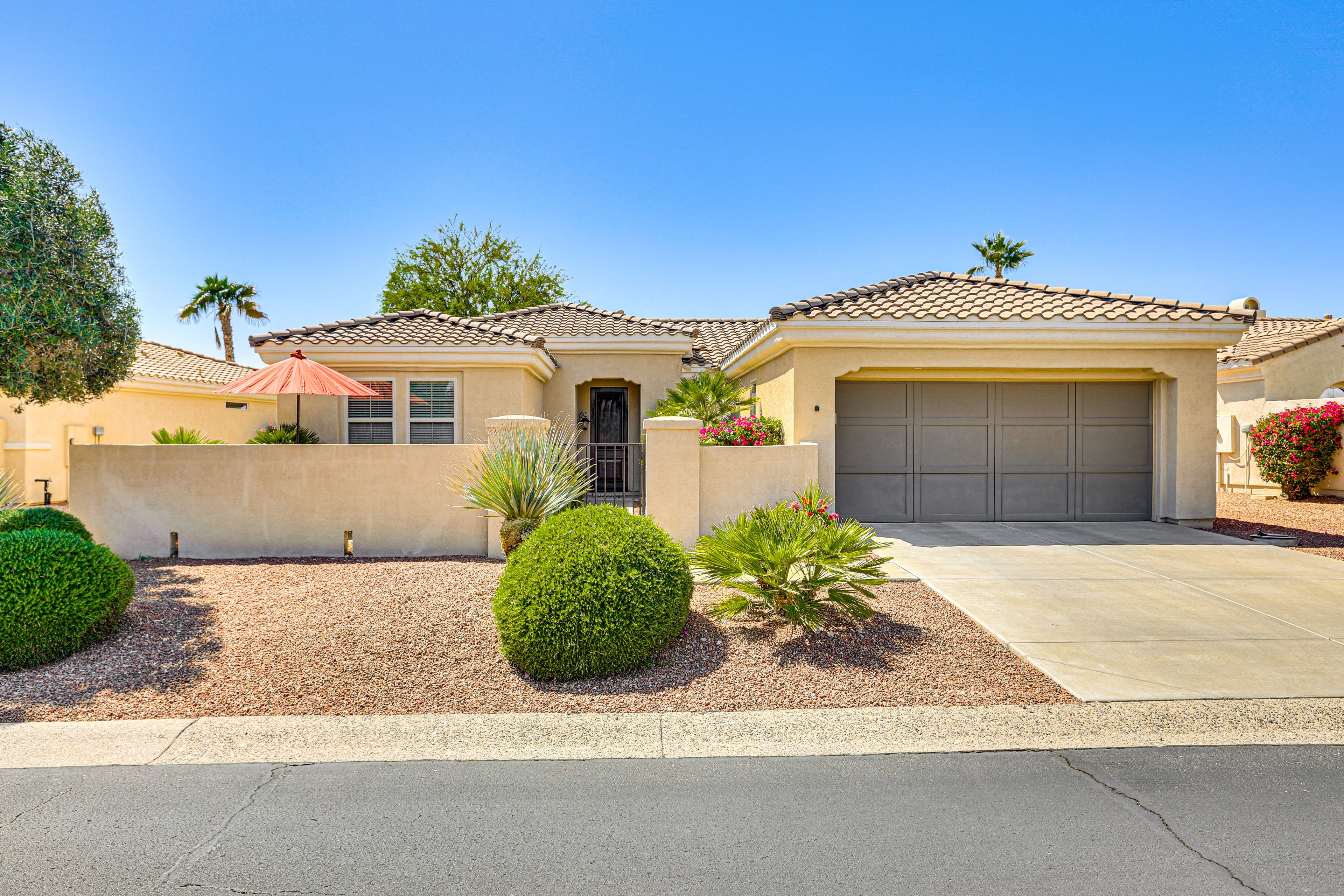 Exterior | Driveway (2 Vehicles) | Garage (1 Vehicle)