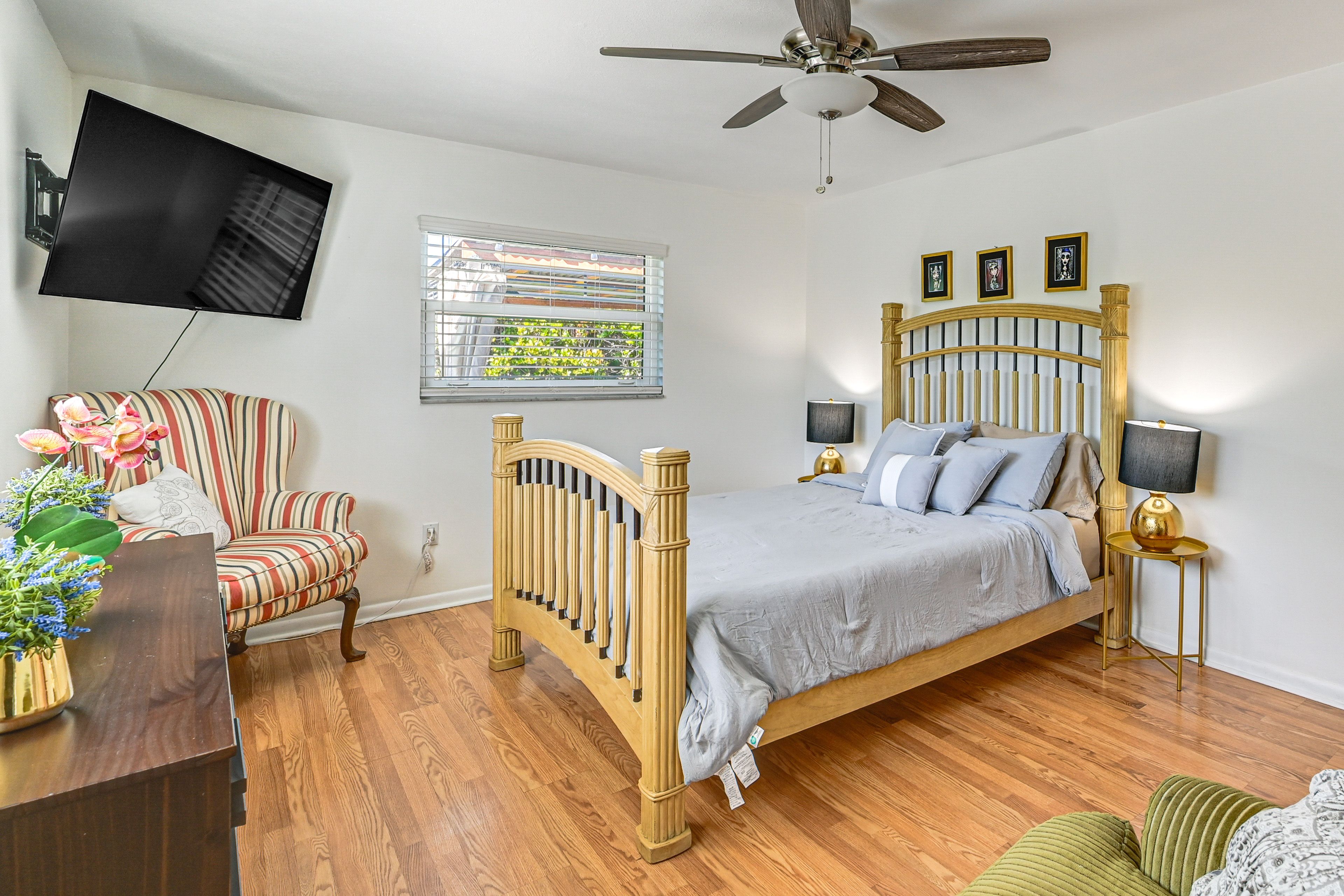 Bedroom 1 | Queen Bed