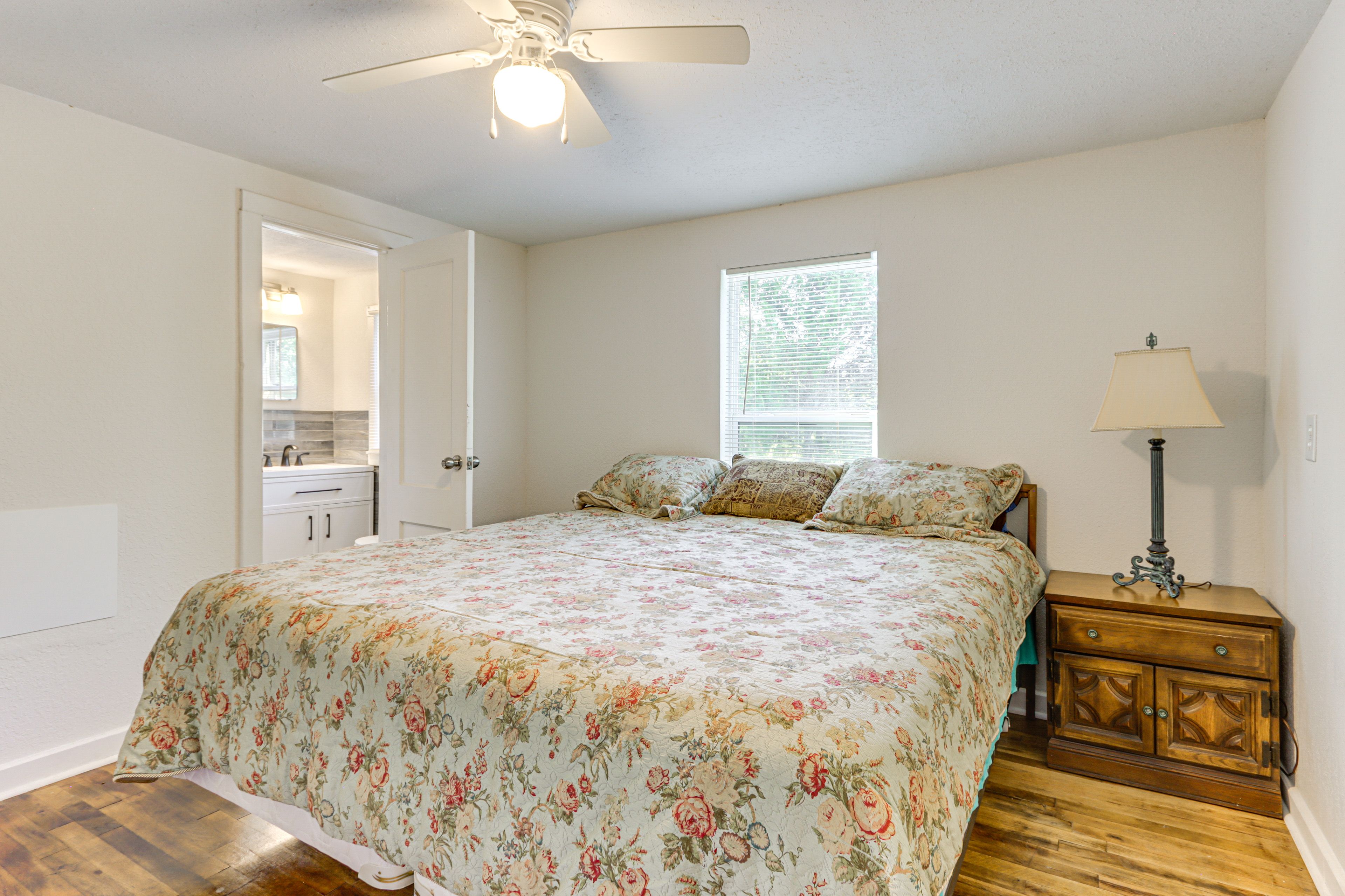 Bedroom 1 | King Bed | Linens Provided