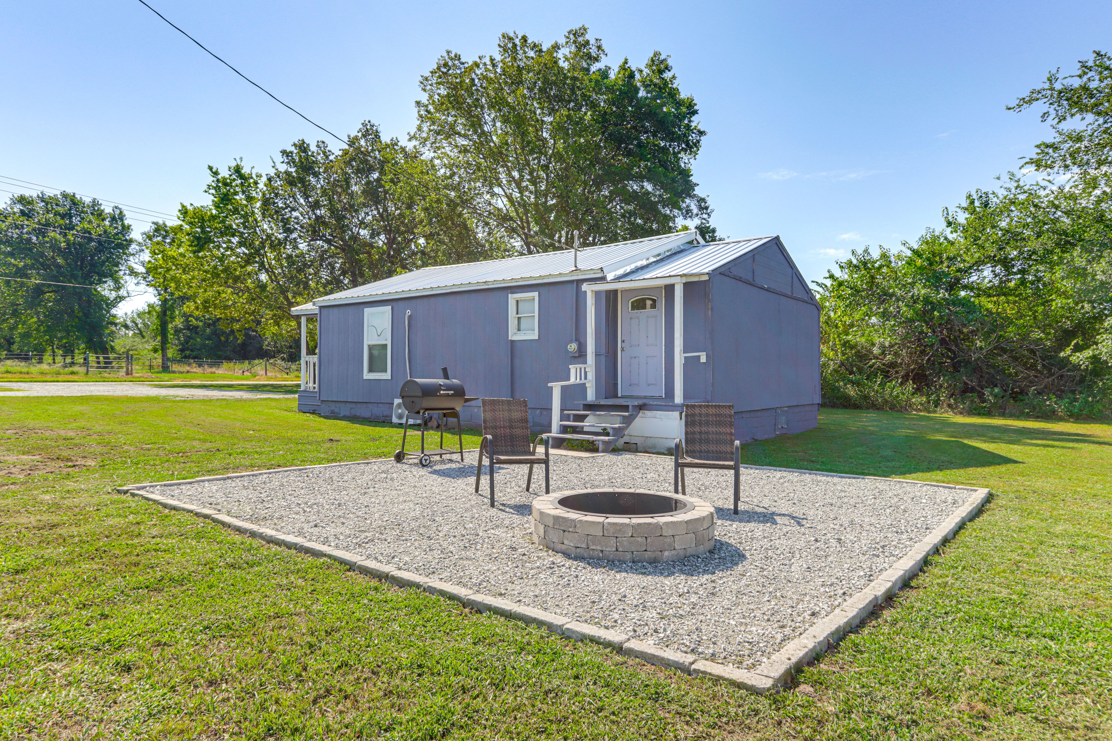 Patio | Charcoal Grill | Wood-Burning Fire Pit | Yard Space
