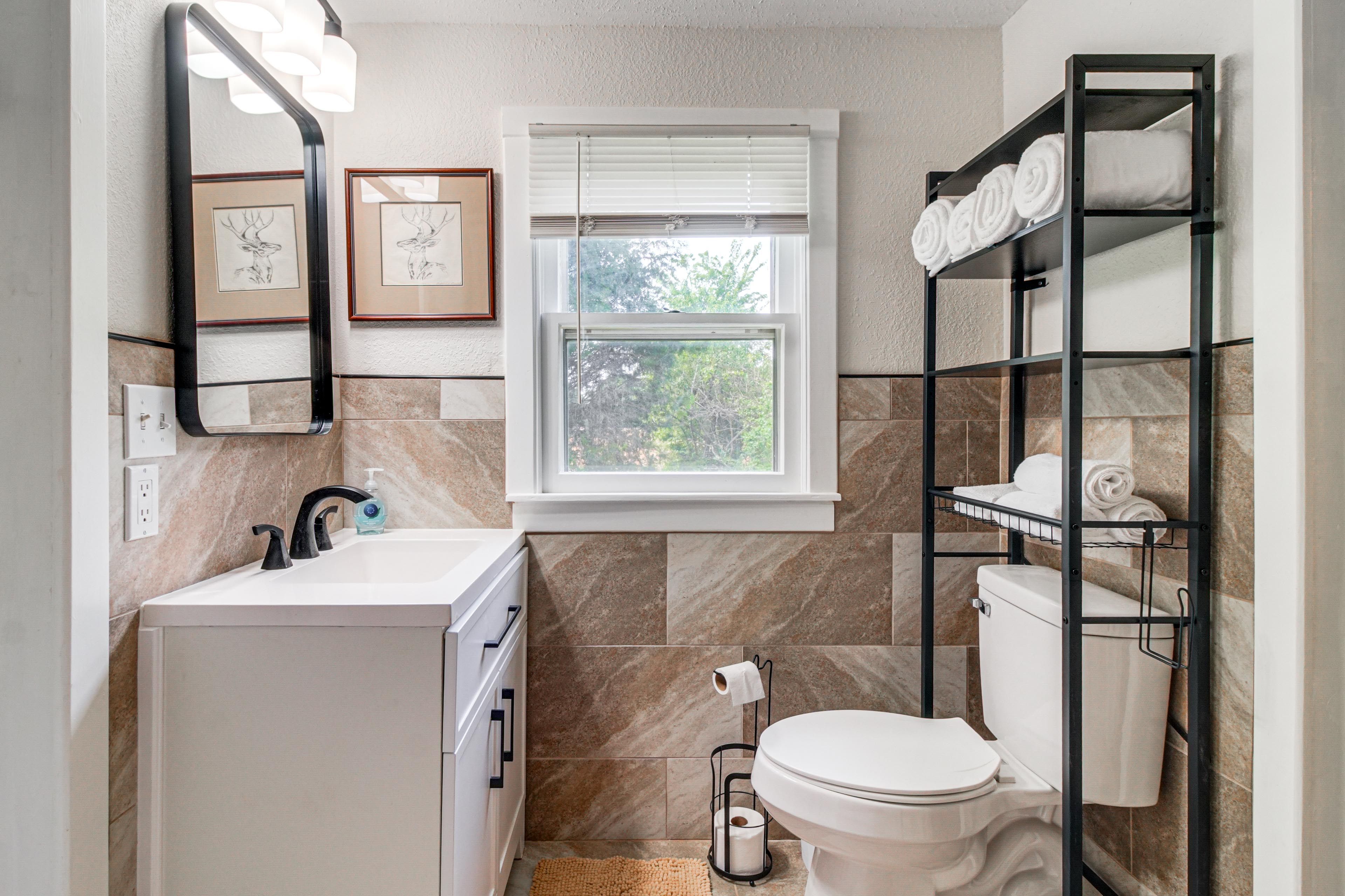 Jack-and-Jill Bathroom | Towels Provided