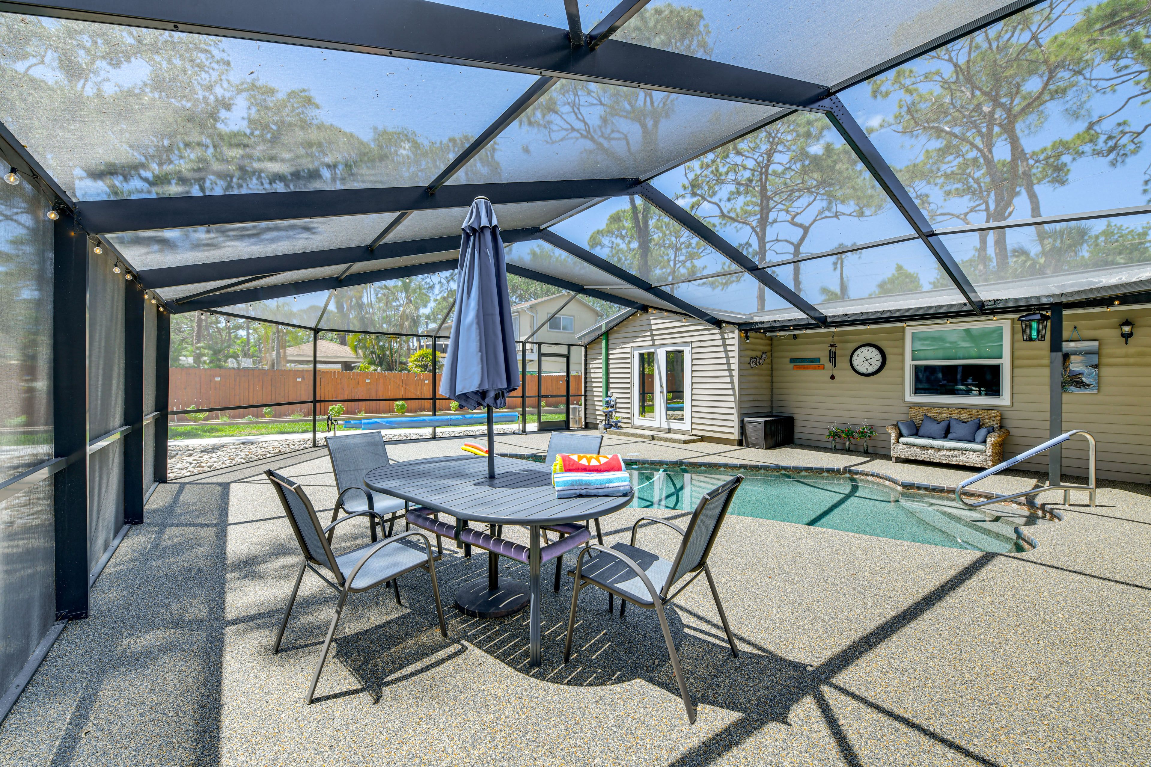 Shared Amenities | Screened Lanai | Outdoor Pool | Dining Area