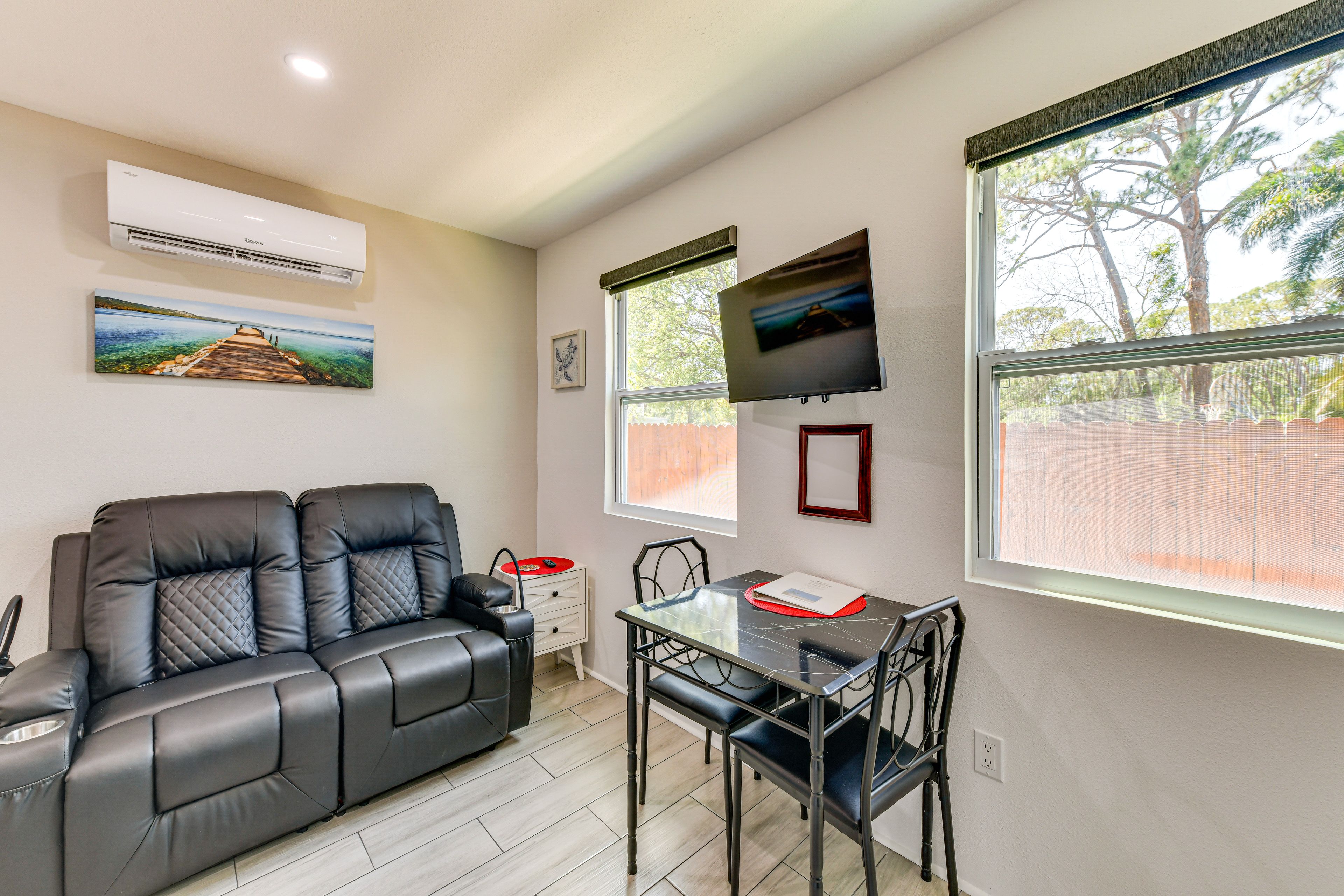 Living Area | Smart TV