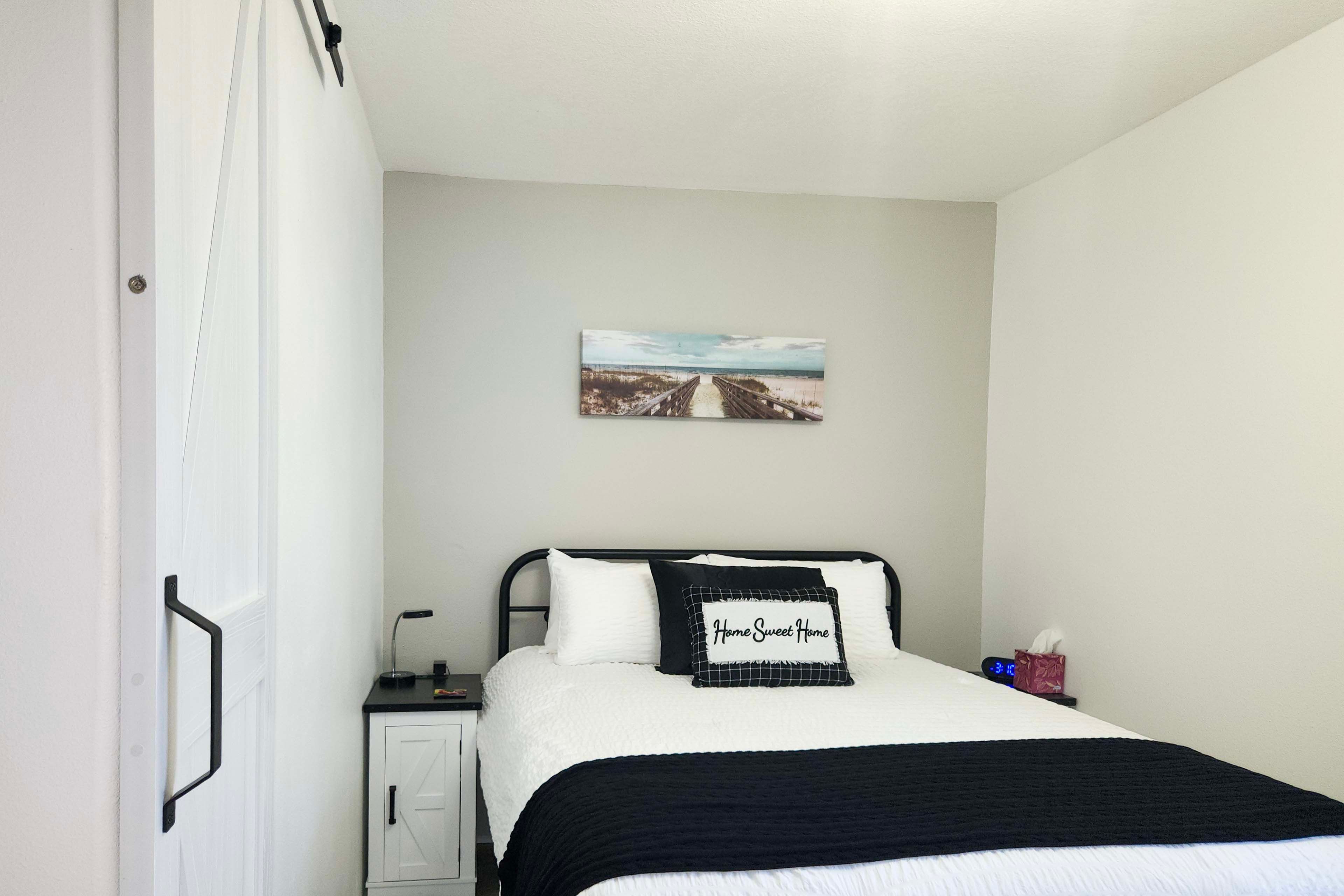 Bedroom | Queen Bed | Linens Provided | Hangers
