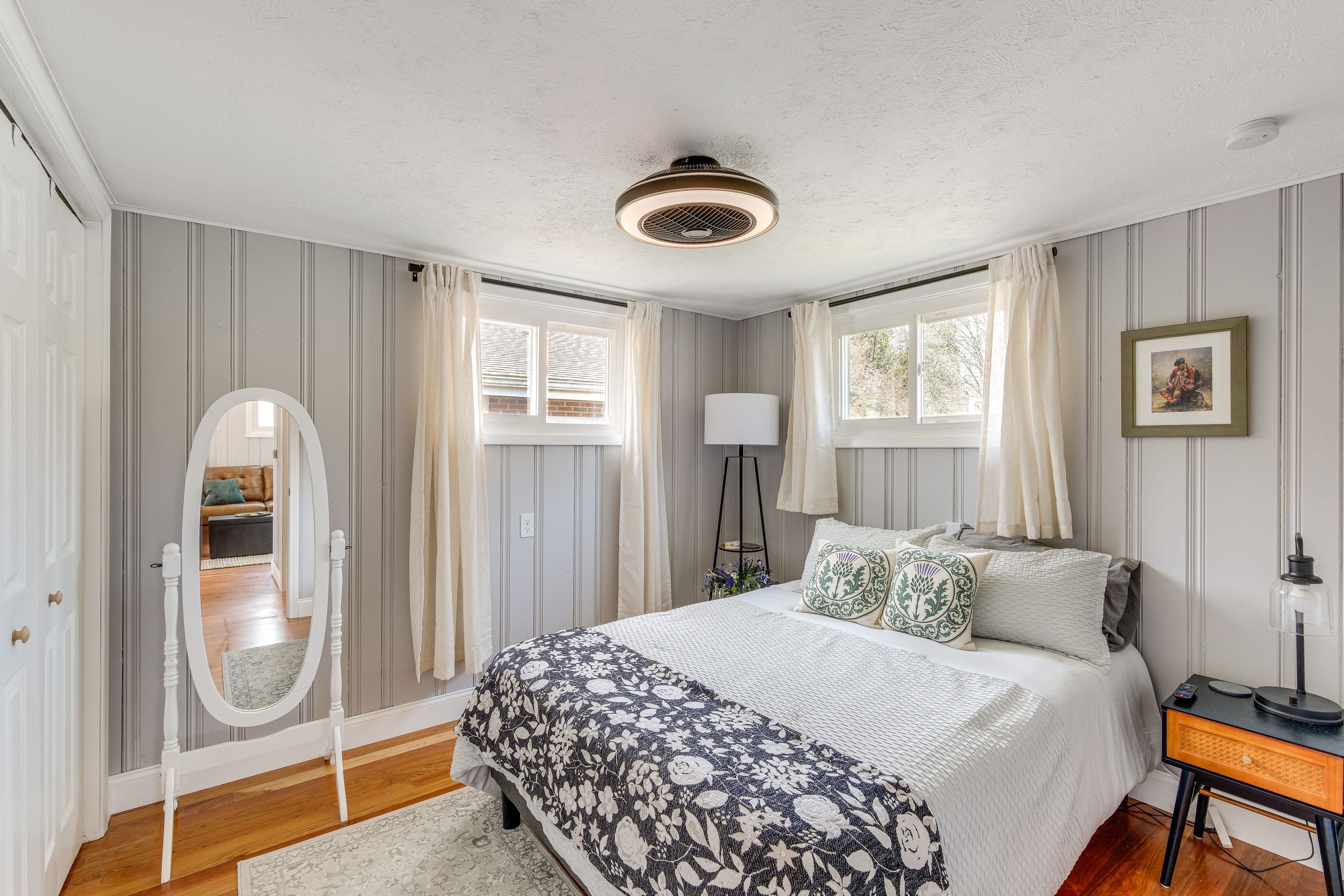 Bedroom 1 | Queen Bed | 1st Floor