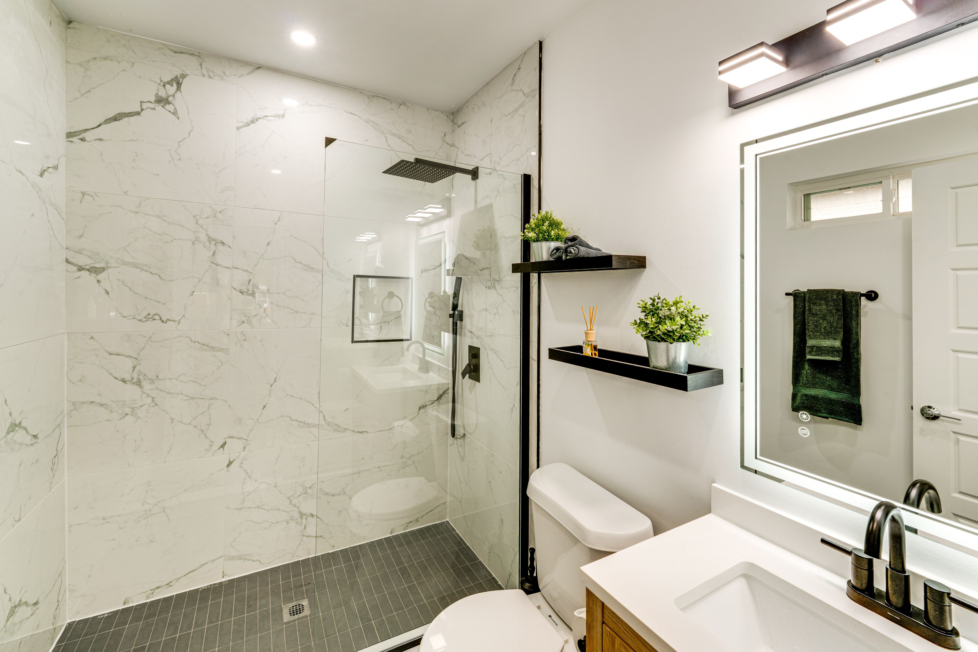 En-Suite Bathroom | Towels Provided