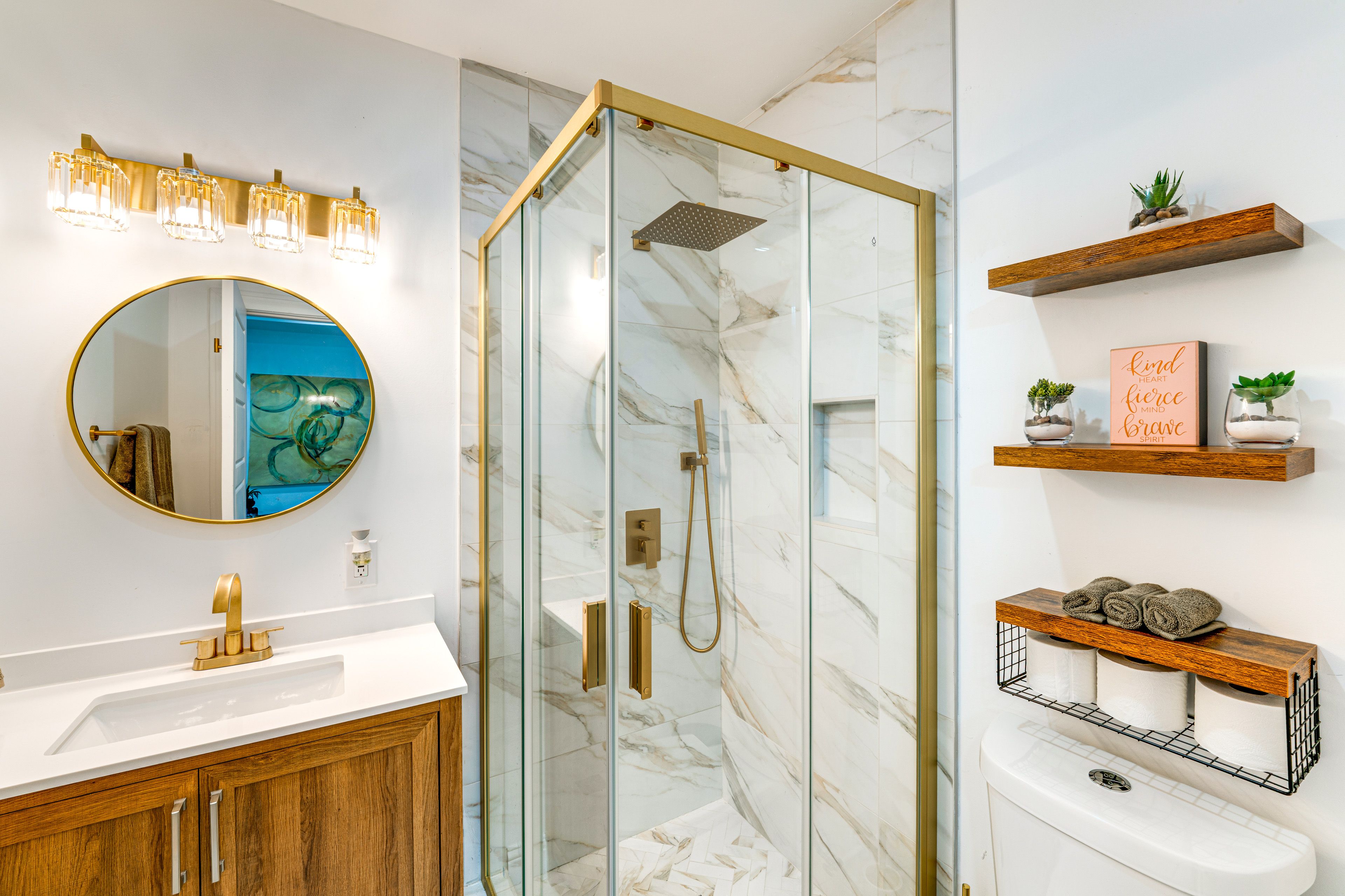 Full Bathroom | Complimentary Toiletries