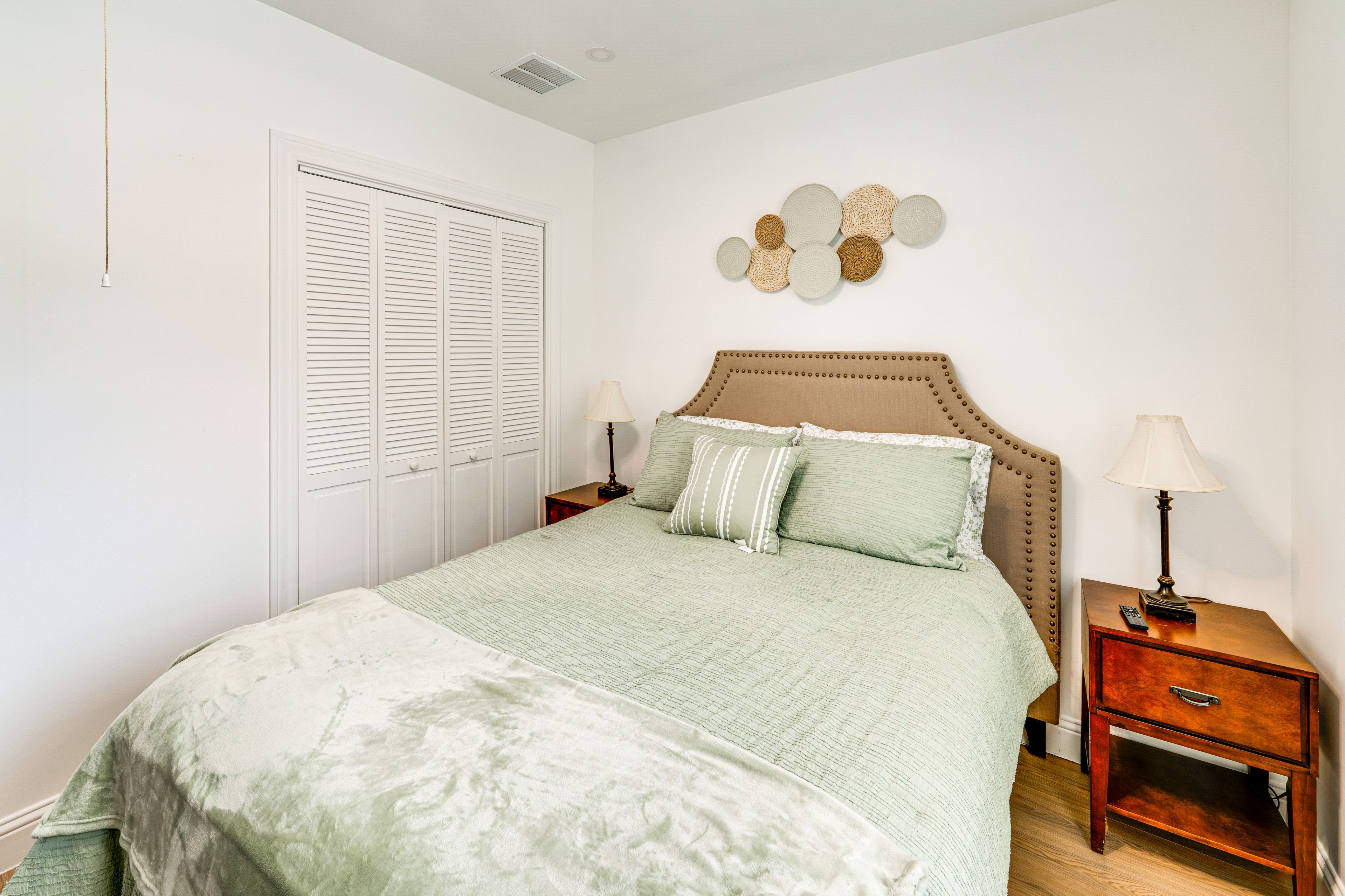 Bedroom 2 | Queen Bed | Smart TV | Linens Provided
