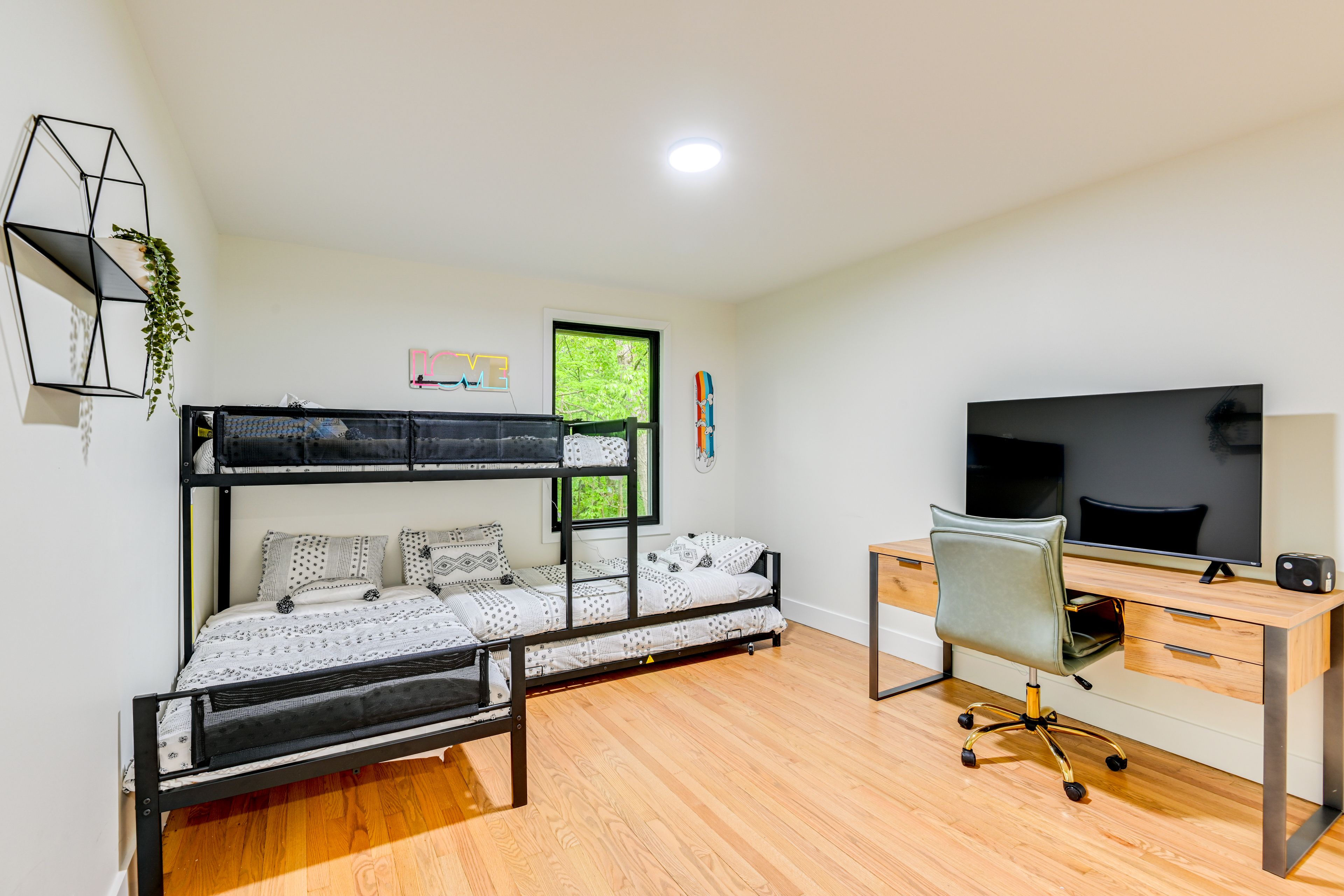 Bedroom 4 | Twin Bed | Lofted Twin Bed | Twin Bed w/ Twin Trundle | 1st Floor