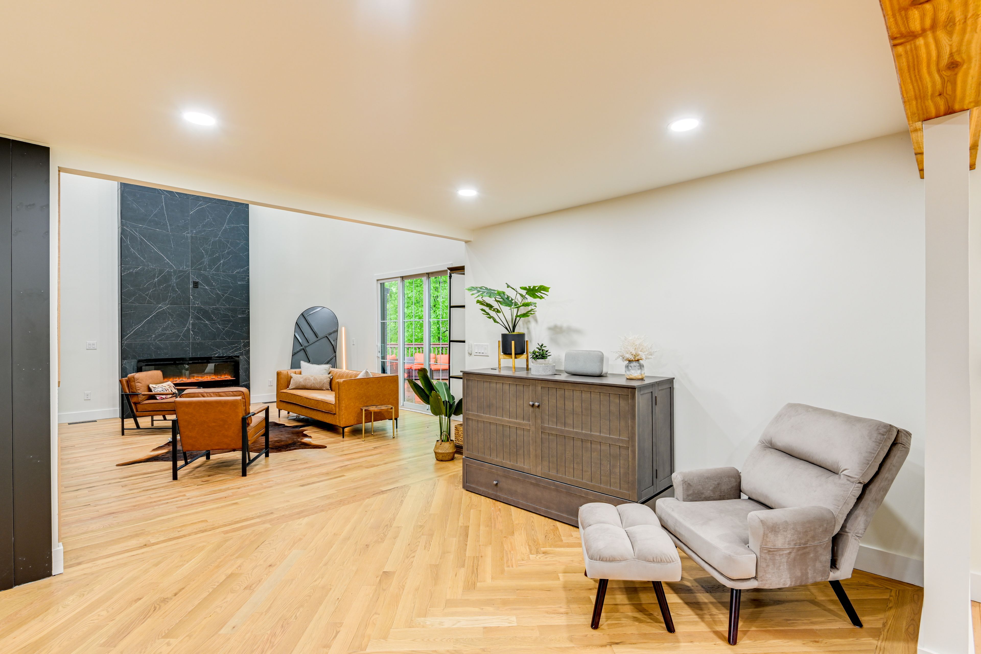 Leisure Area | Queen Murphy Bed | 1st Floor