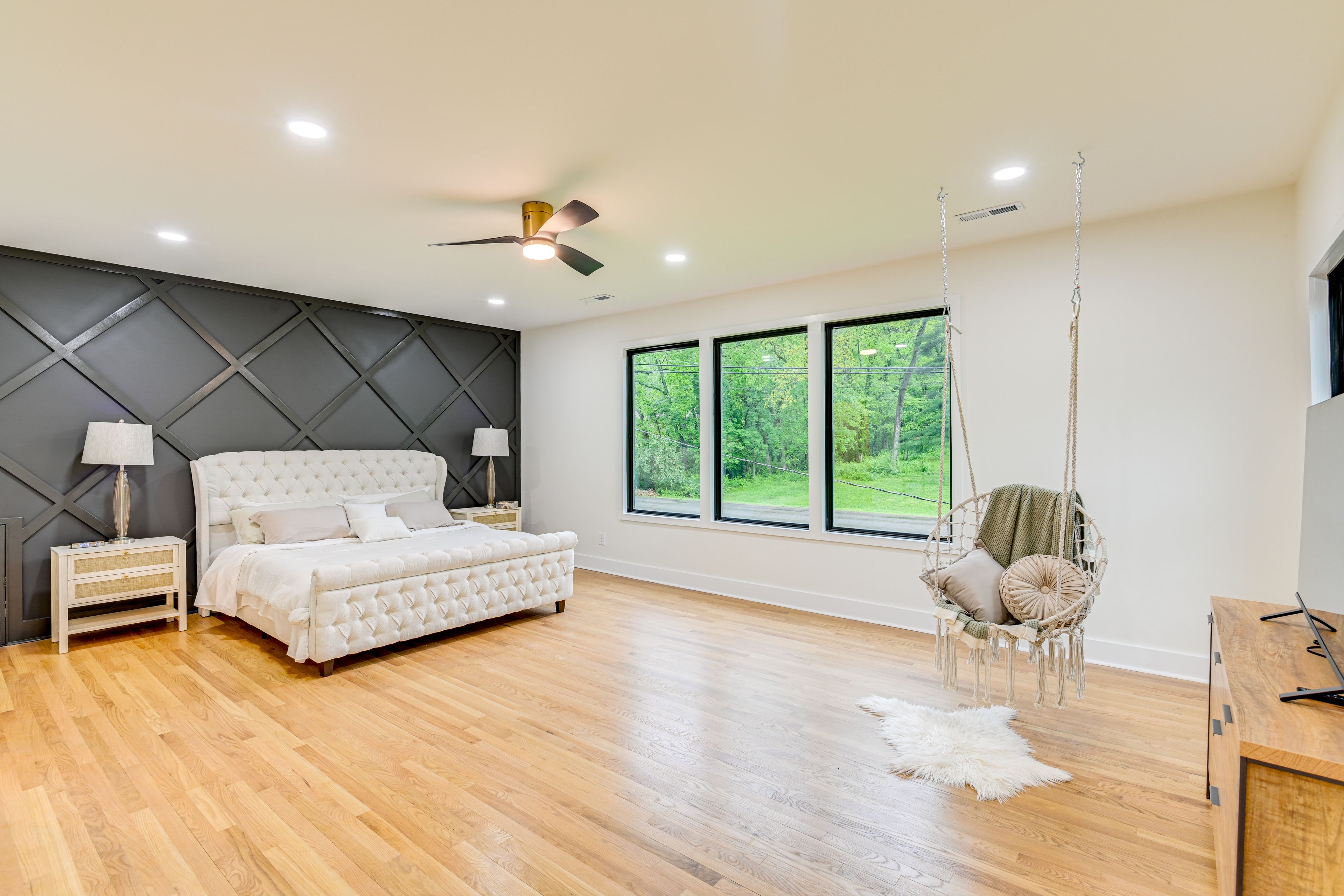 Bedroom Suite 1 | California King Bed | Smart TV | 2nd Floor