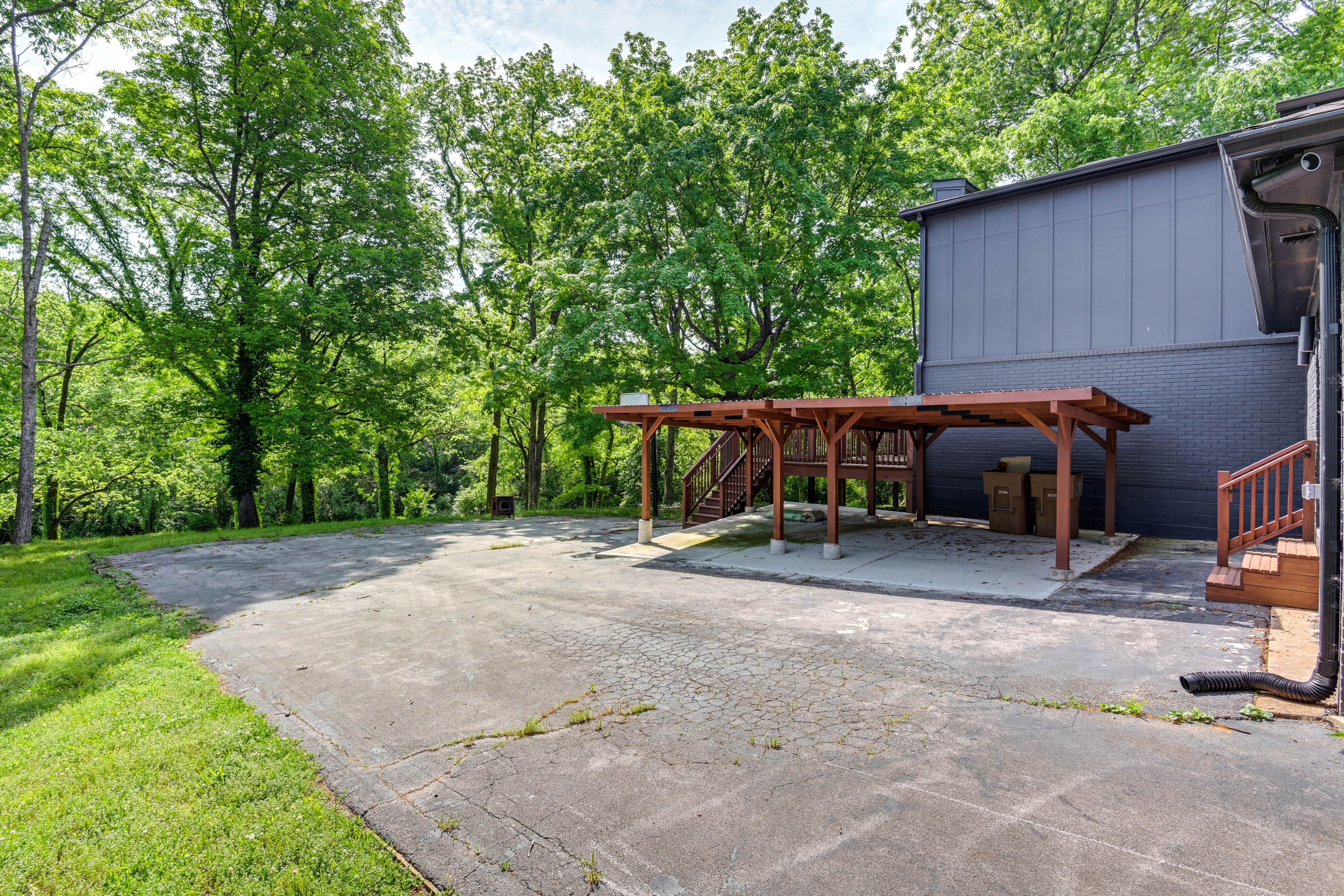 Parking | Carport (2 Vehicles) | Driveway (10 Vehicles)