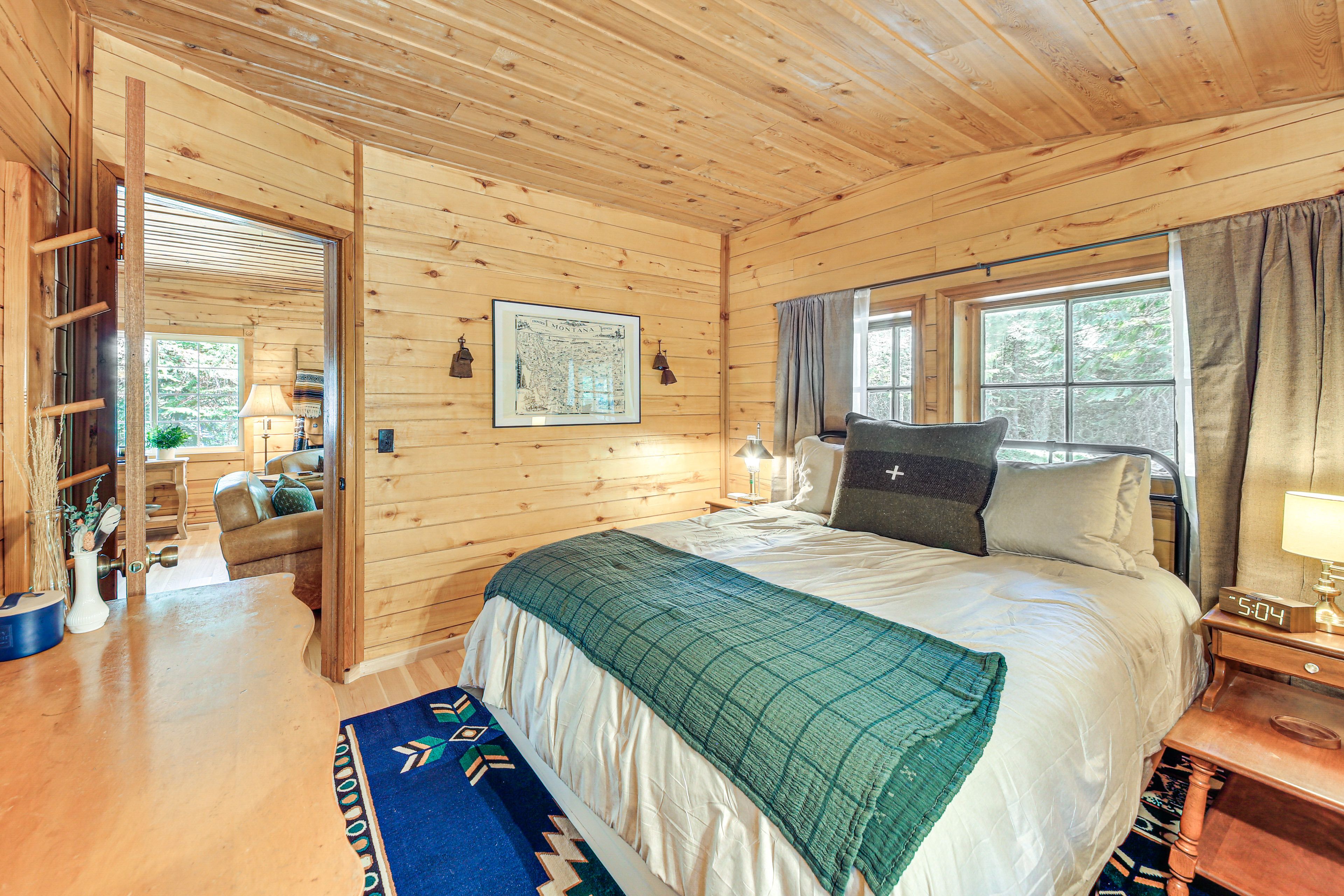 Bedroom 2 | Queen Bed | 1st Floor
