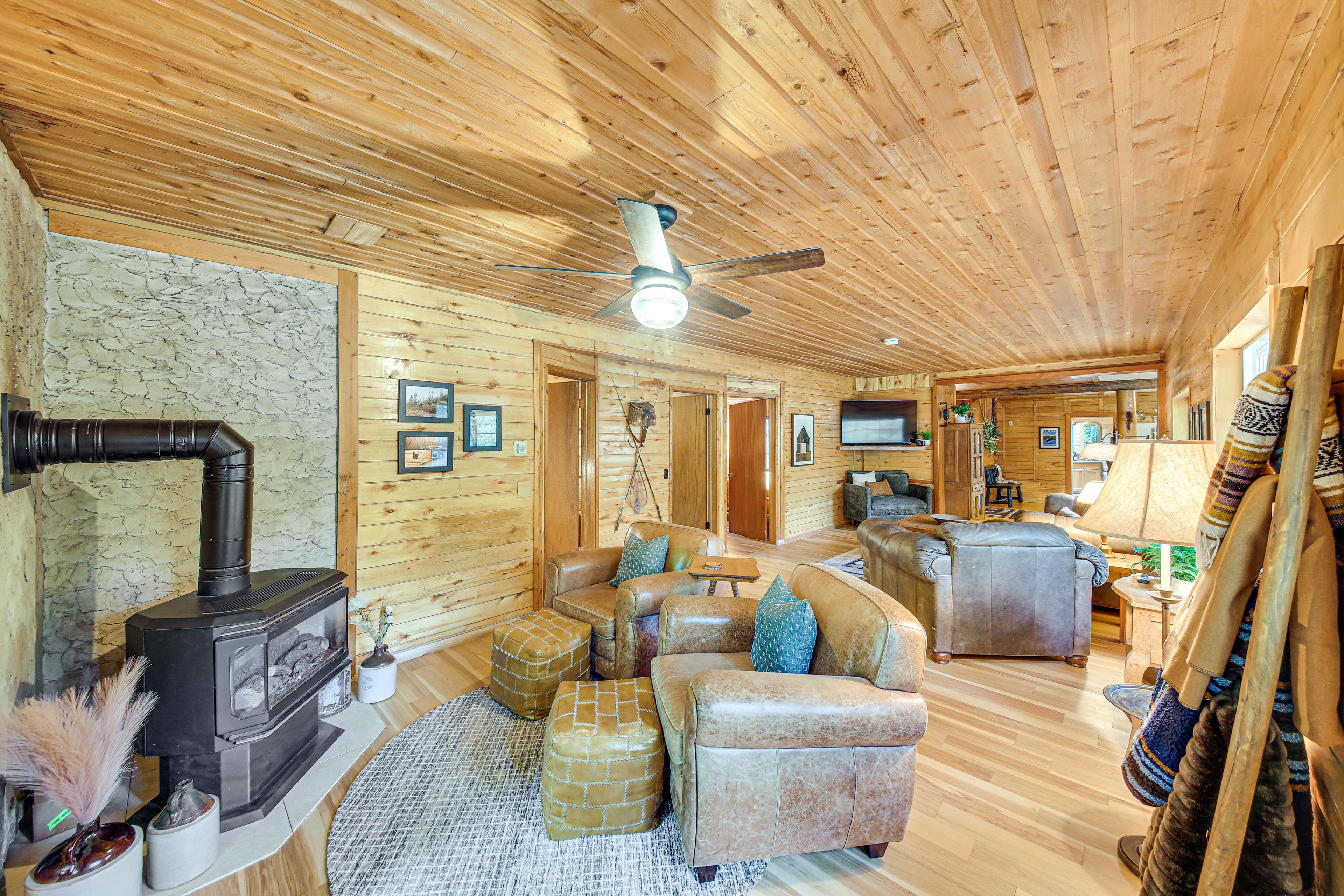 Living Room | Gas Fireplace | Board Games | 1st Floor