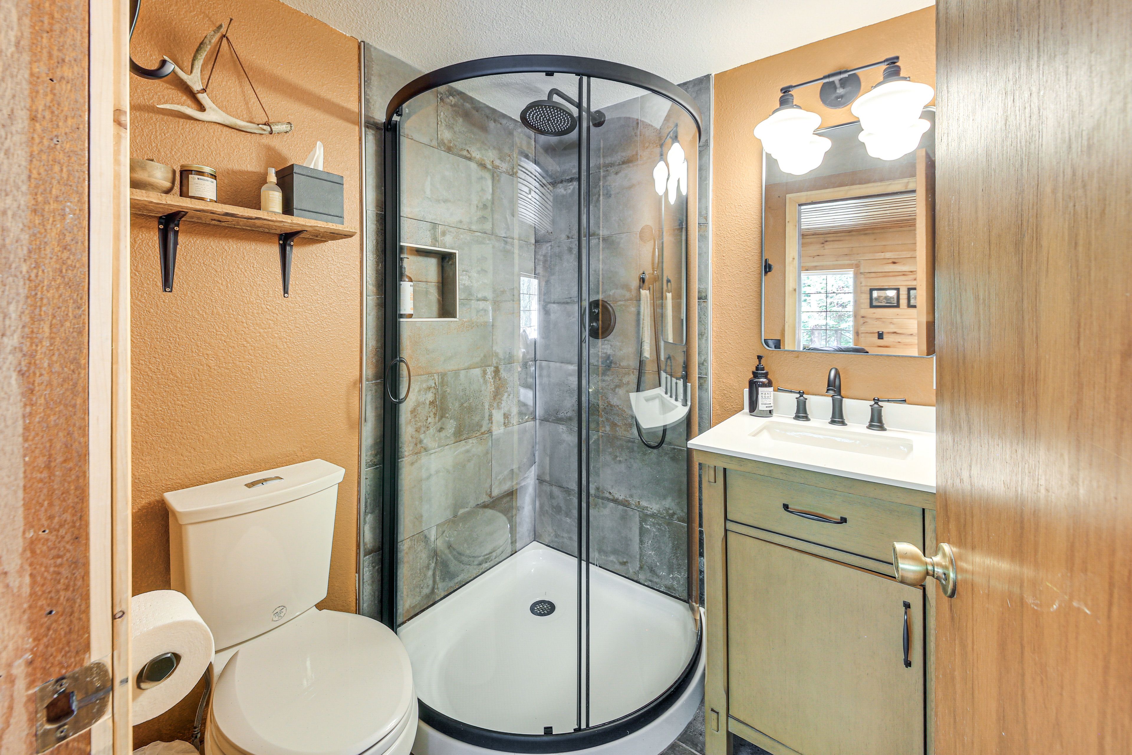 Full Bath | Towels | Hair Dryer | 1st Floor