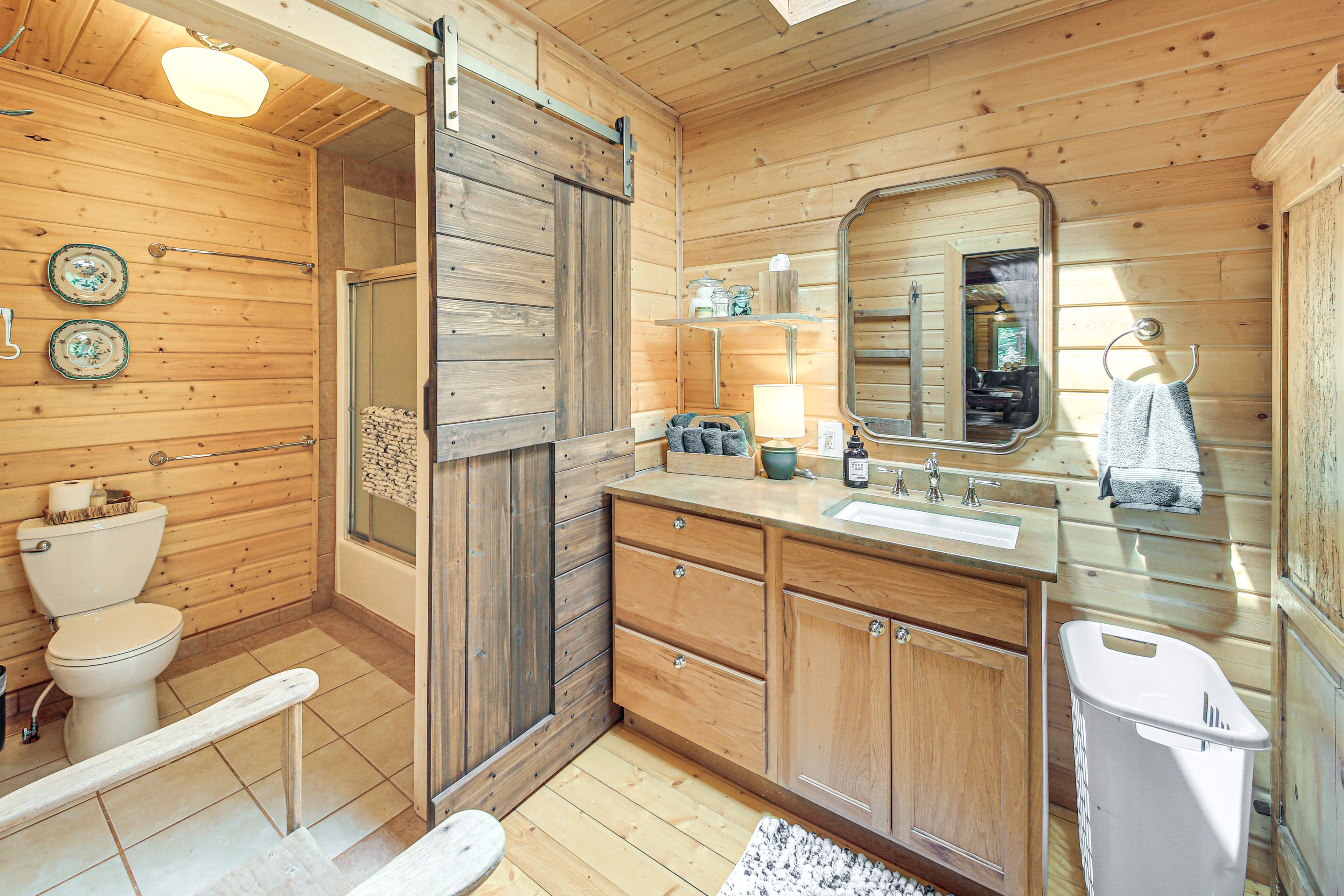 Full Bath | 1st Floor