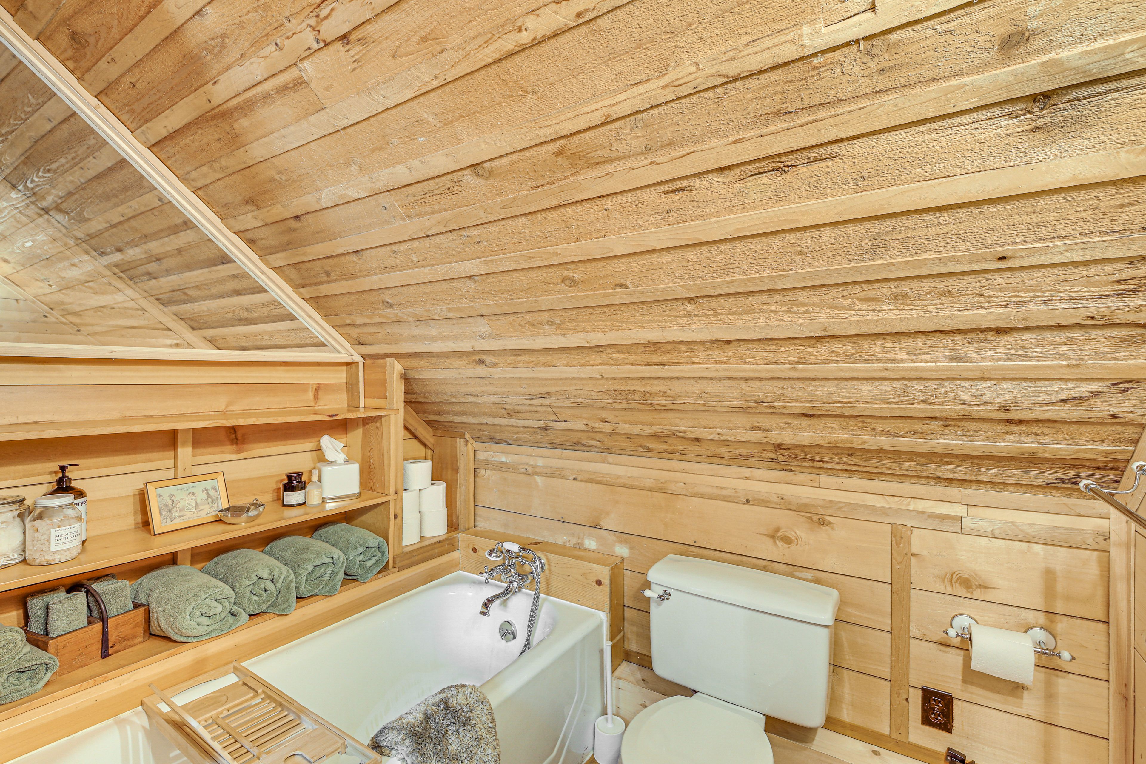 Full Bath | 2nd Floor