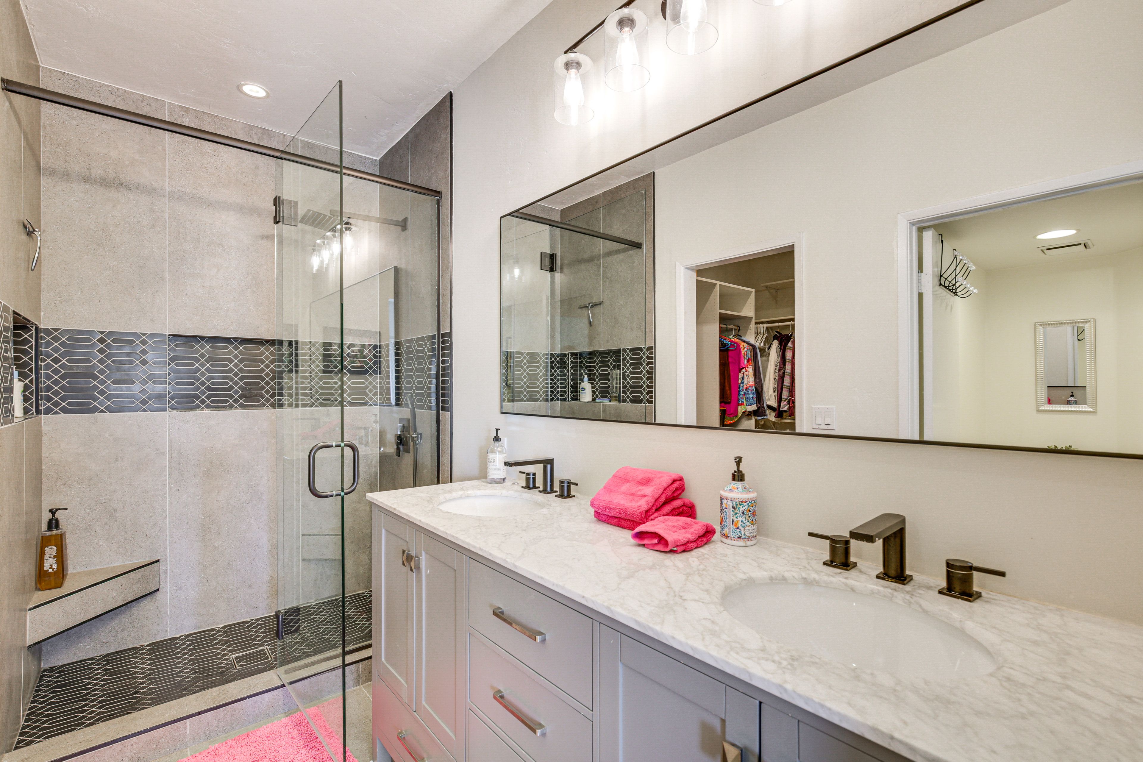 Full Bathroom | 2nd Floor