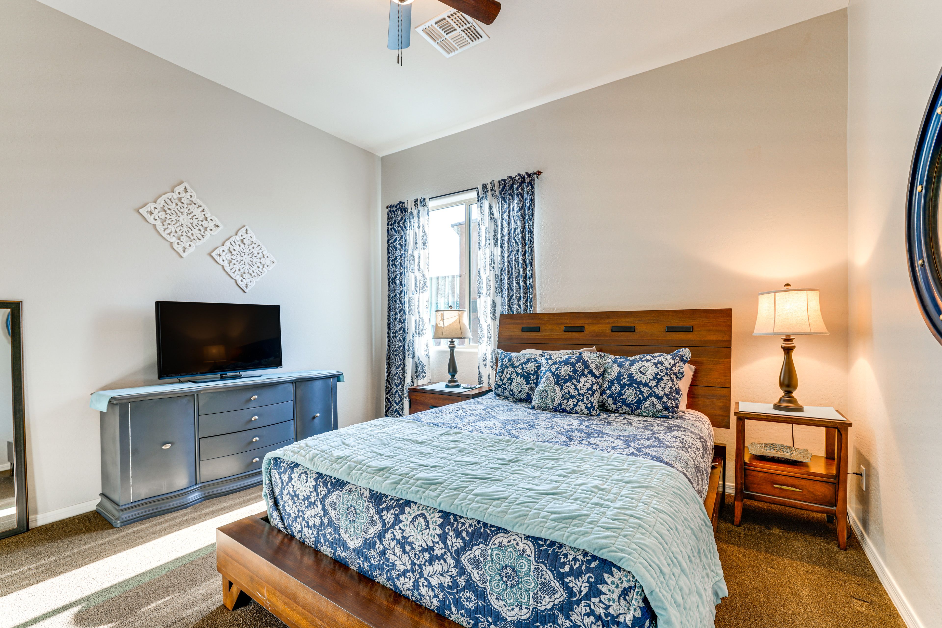 Bedroom 2 | Queen Bed | Smart TV