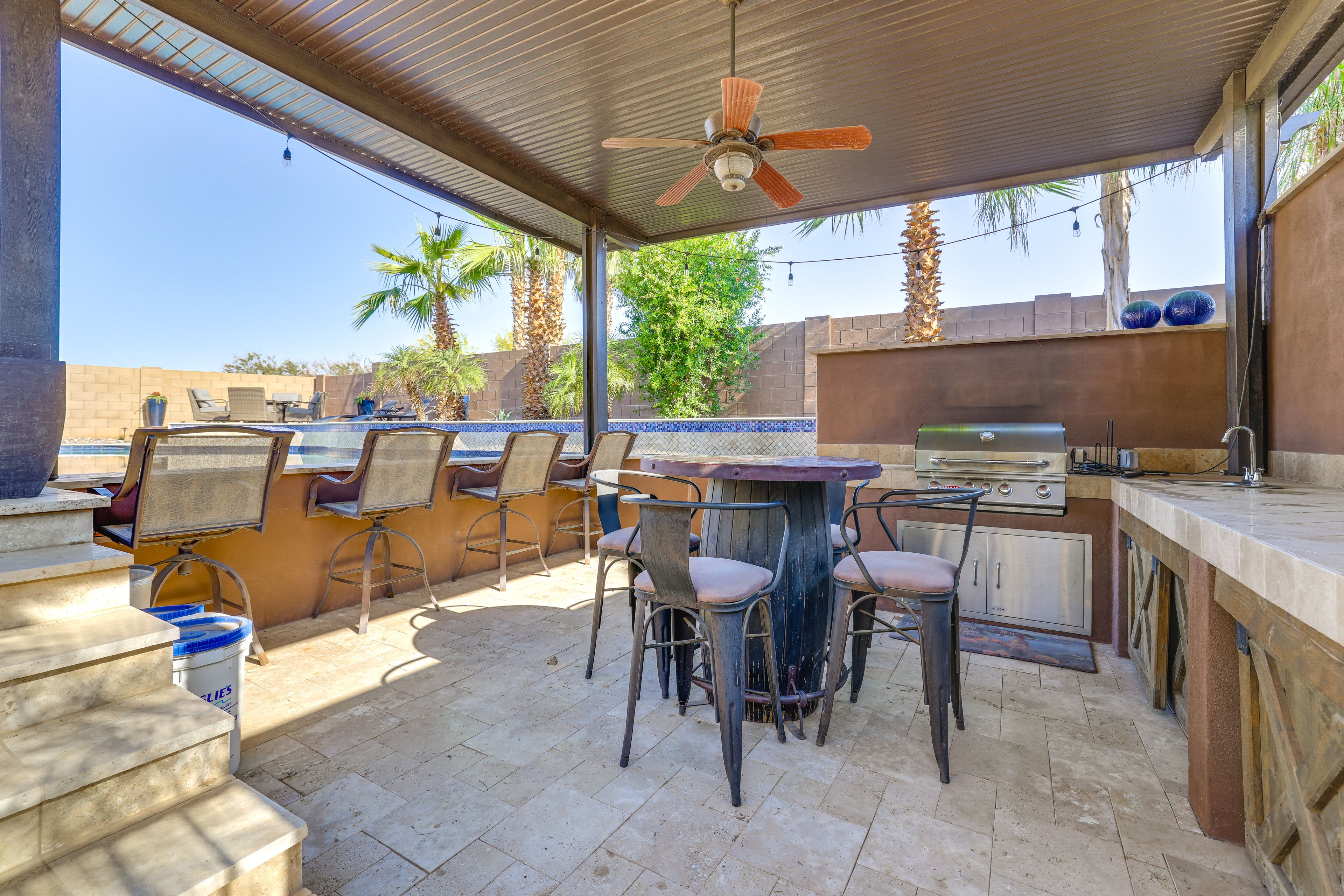 Swim-Up Bar/Outdoor Kitchen | Built-In Gas Grill | Dining Area | Sink