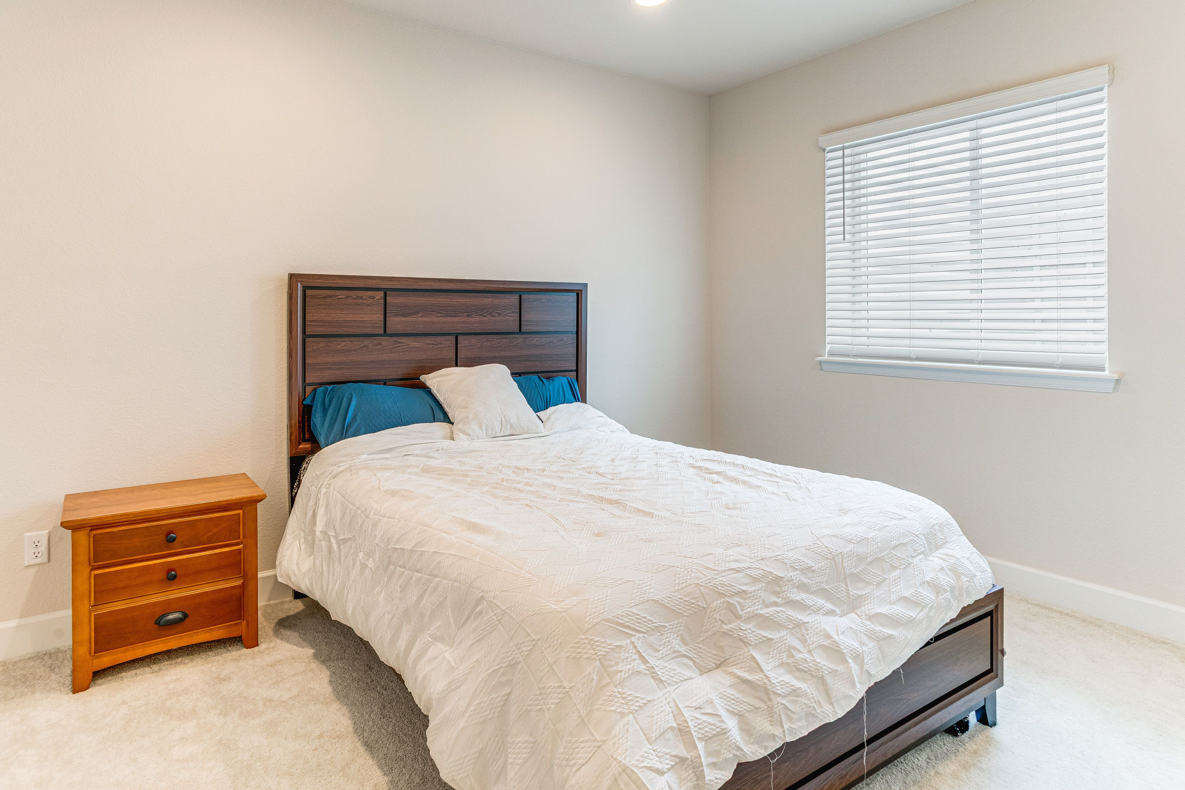 Bedroom 2 | Queen Bed