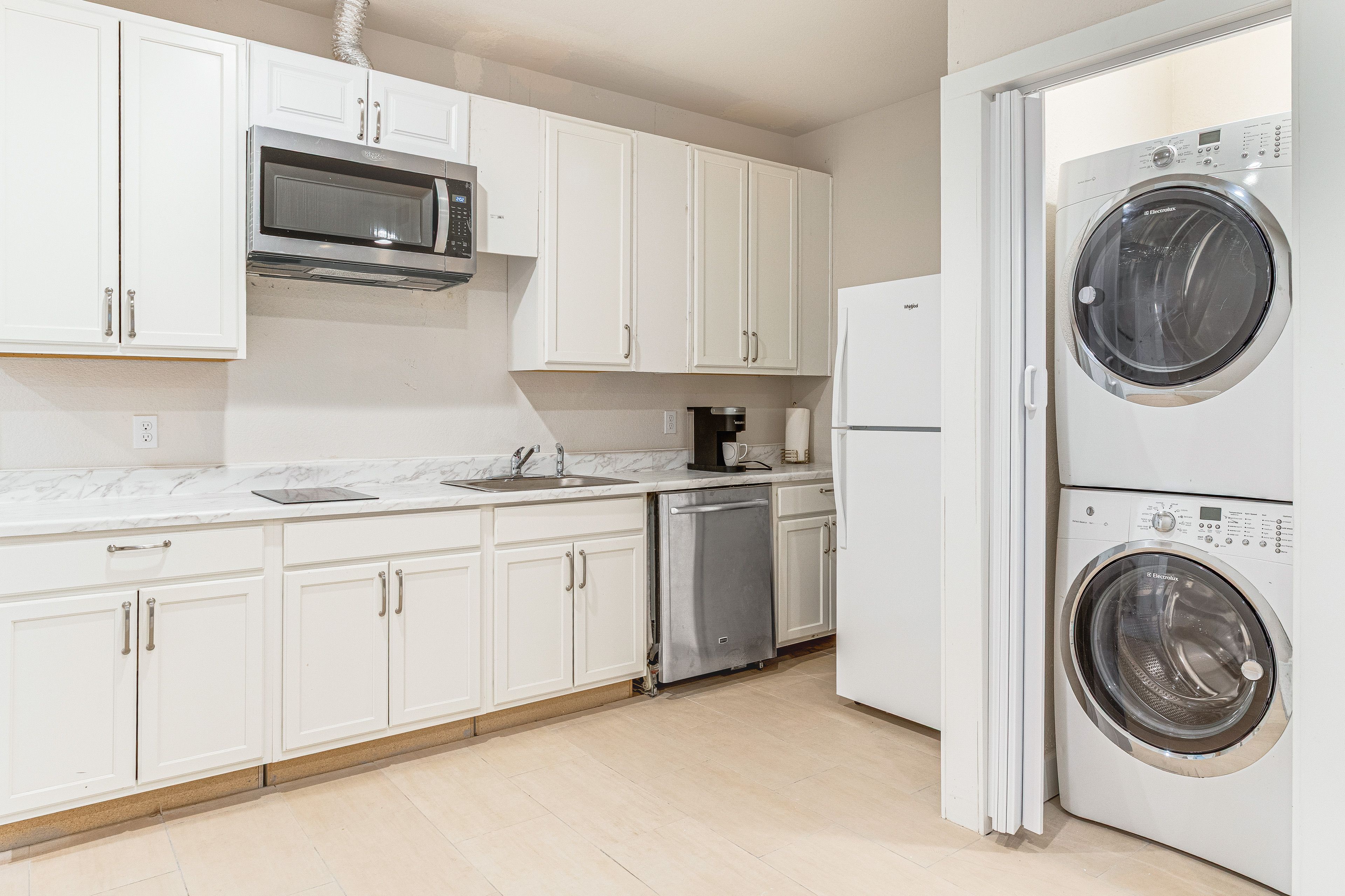 Kitchenette | Dishwasher | Keurig Coffee Maker | Washer & Dryer
