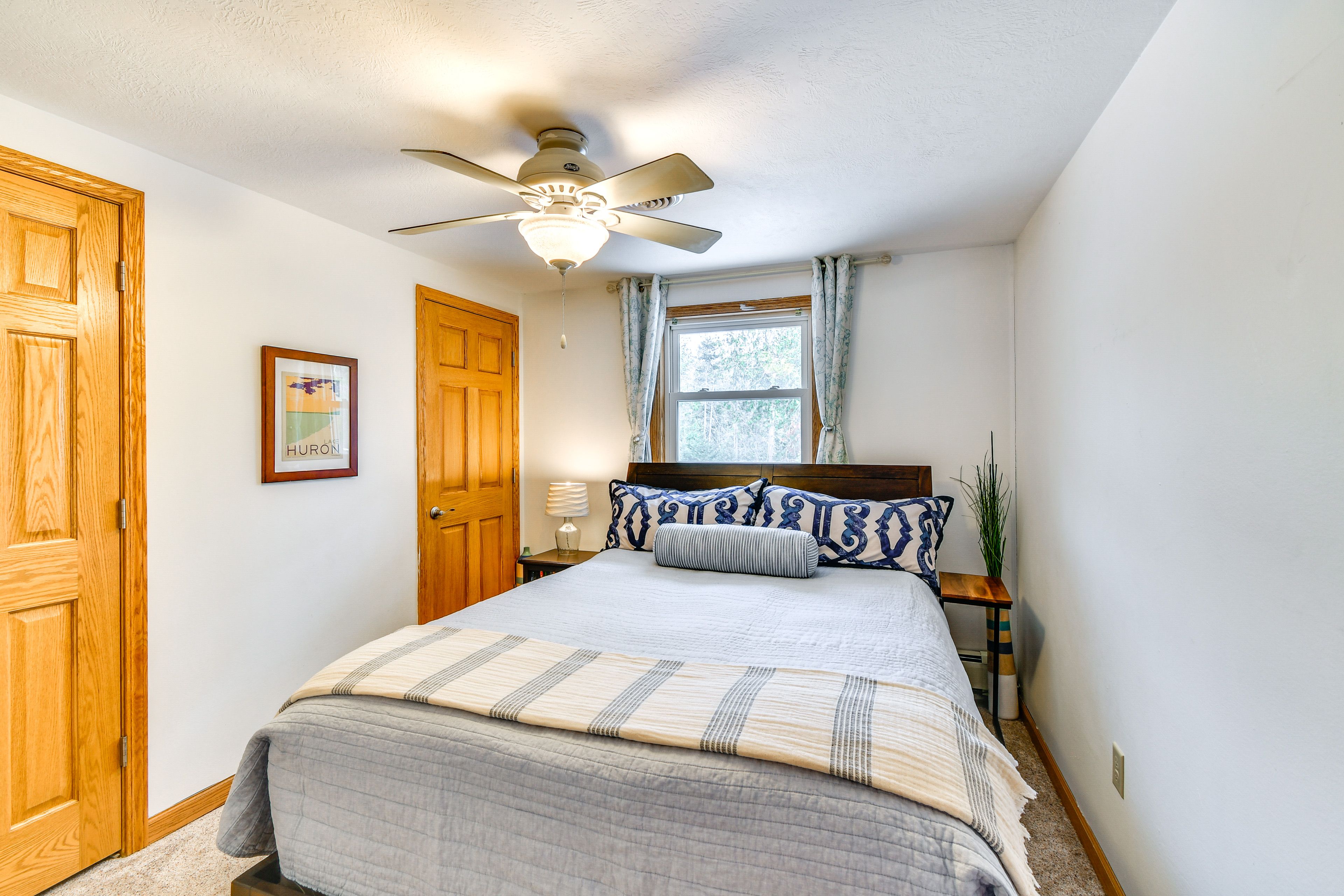 Bedroom 2 | Queen Bed | Main Floor