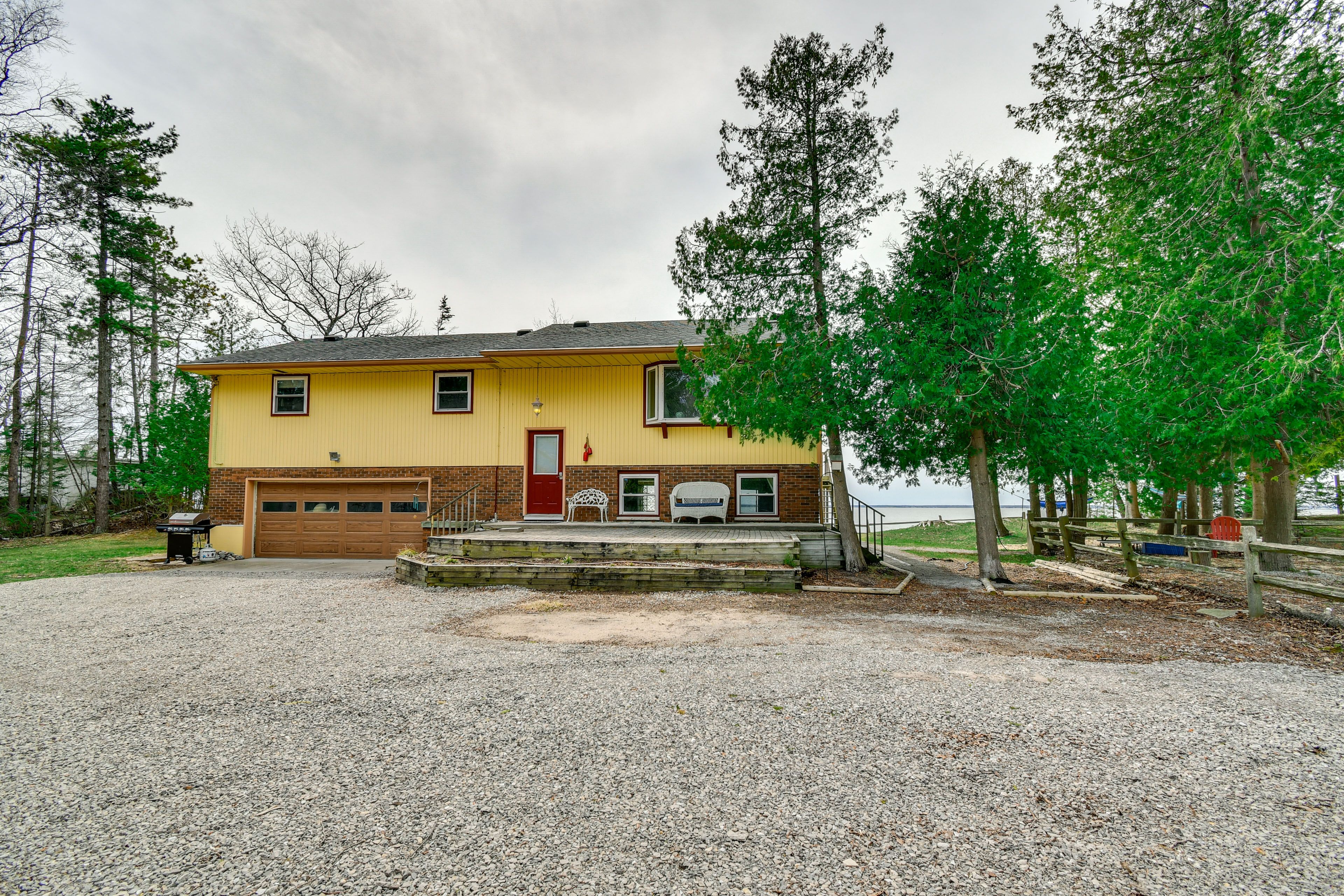 Parking | Driveway (4 Vehicles) | RV/Trailer Parking (Available Upon Request)