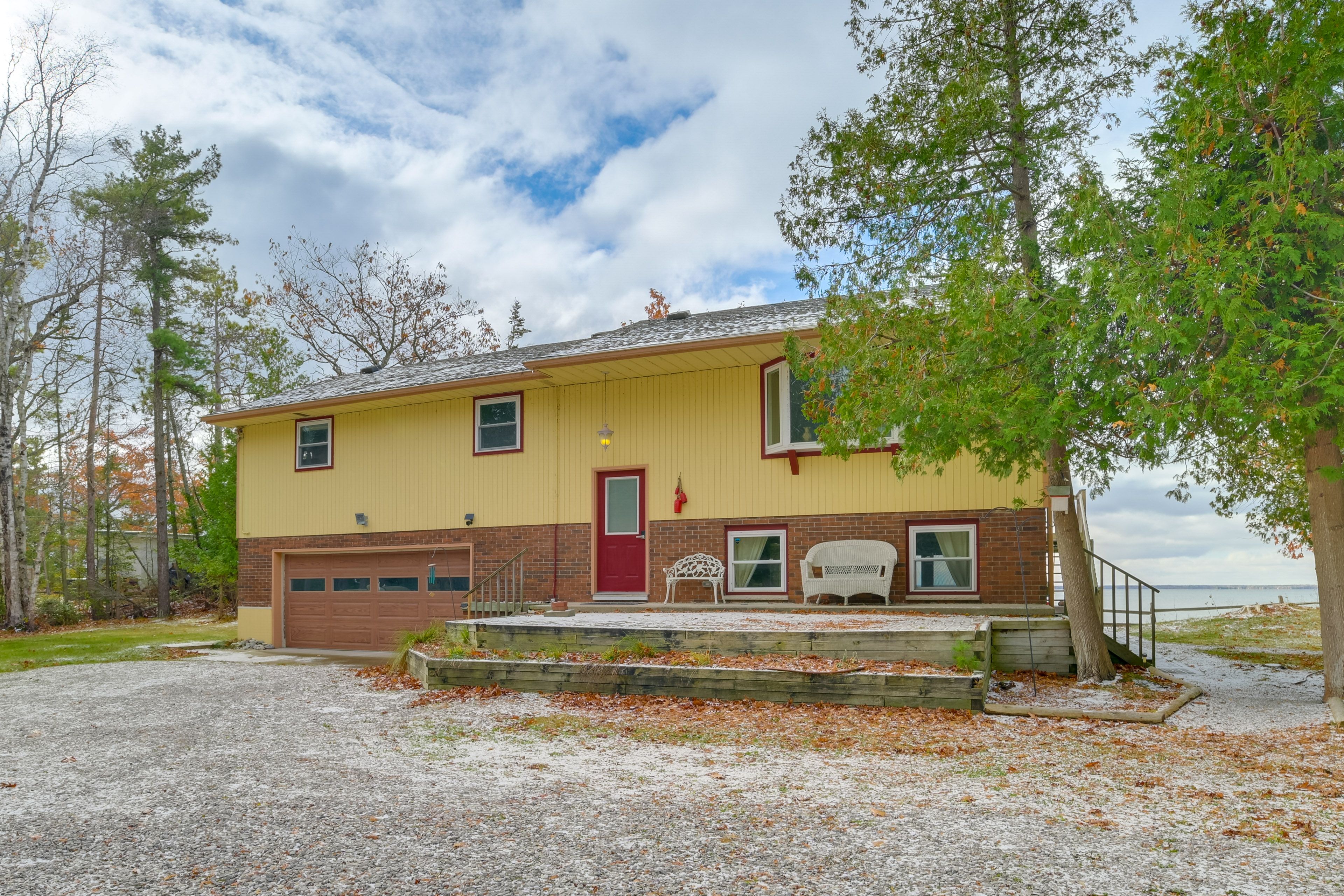 Parking | Driveway (4 Vehicles) | RV/Trailer Parking (Available Upon Request)