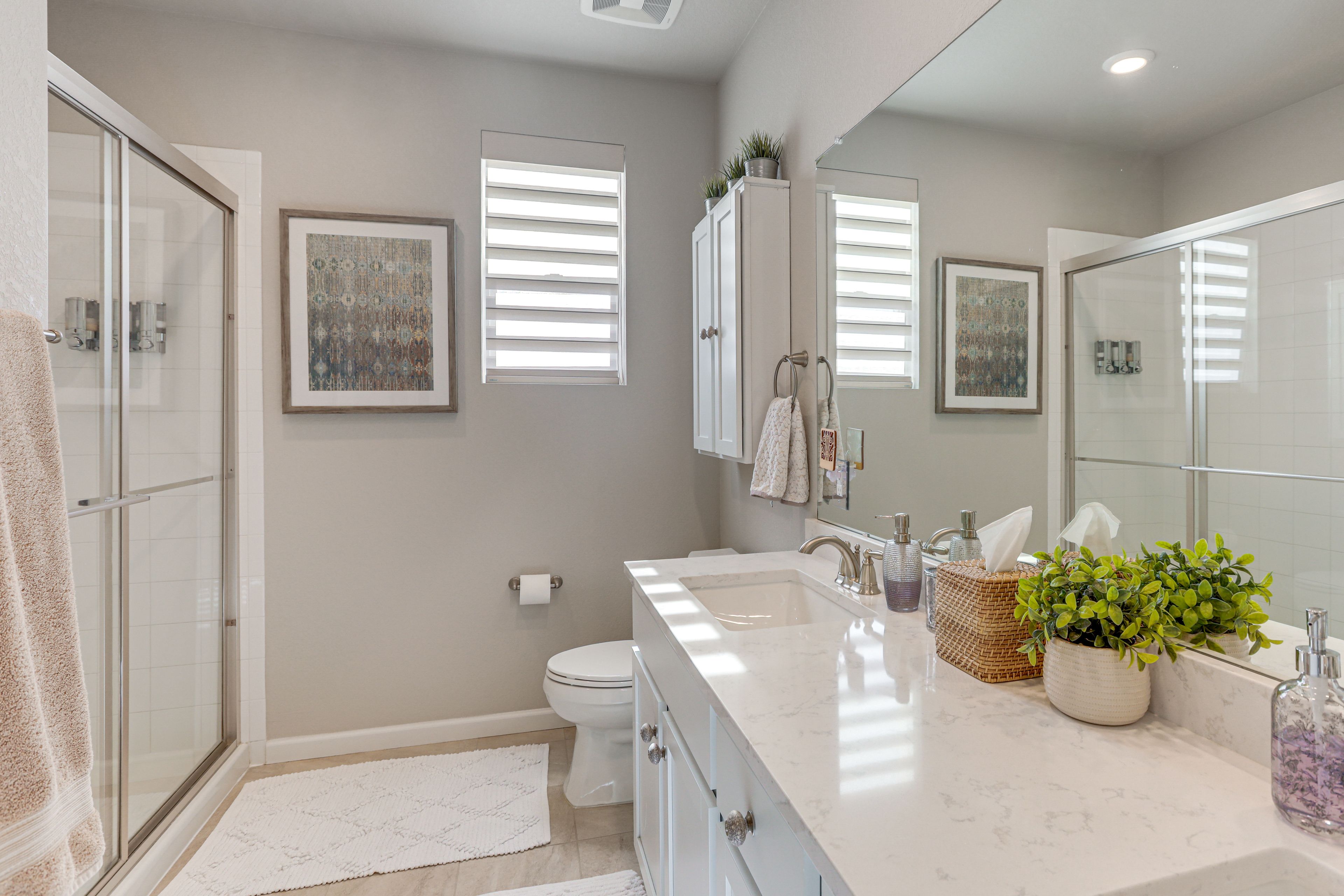 Full Bathroom | 2nd Floor | Towels Provided