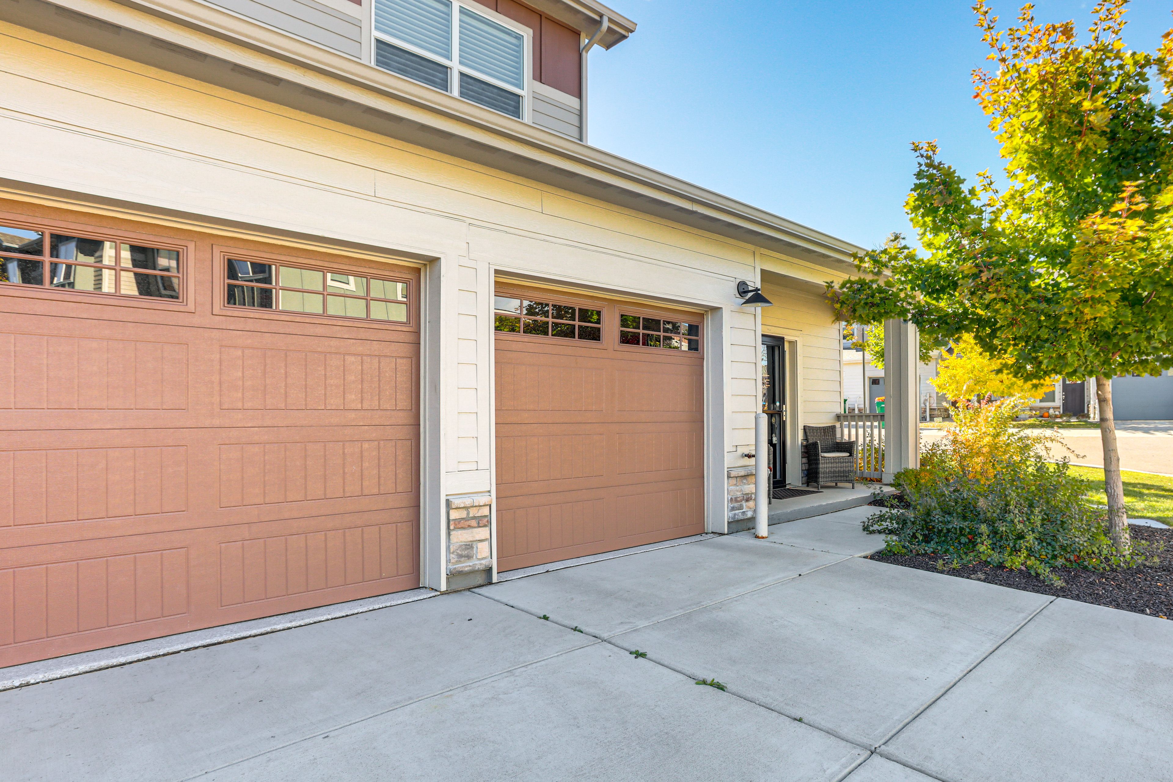 Exterior | Parking | Driveway (2 Vehicles)