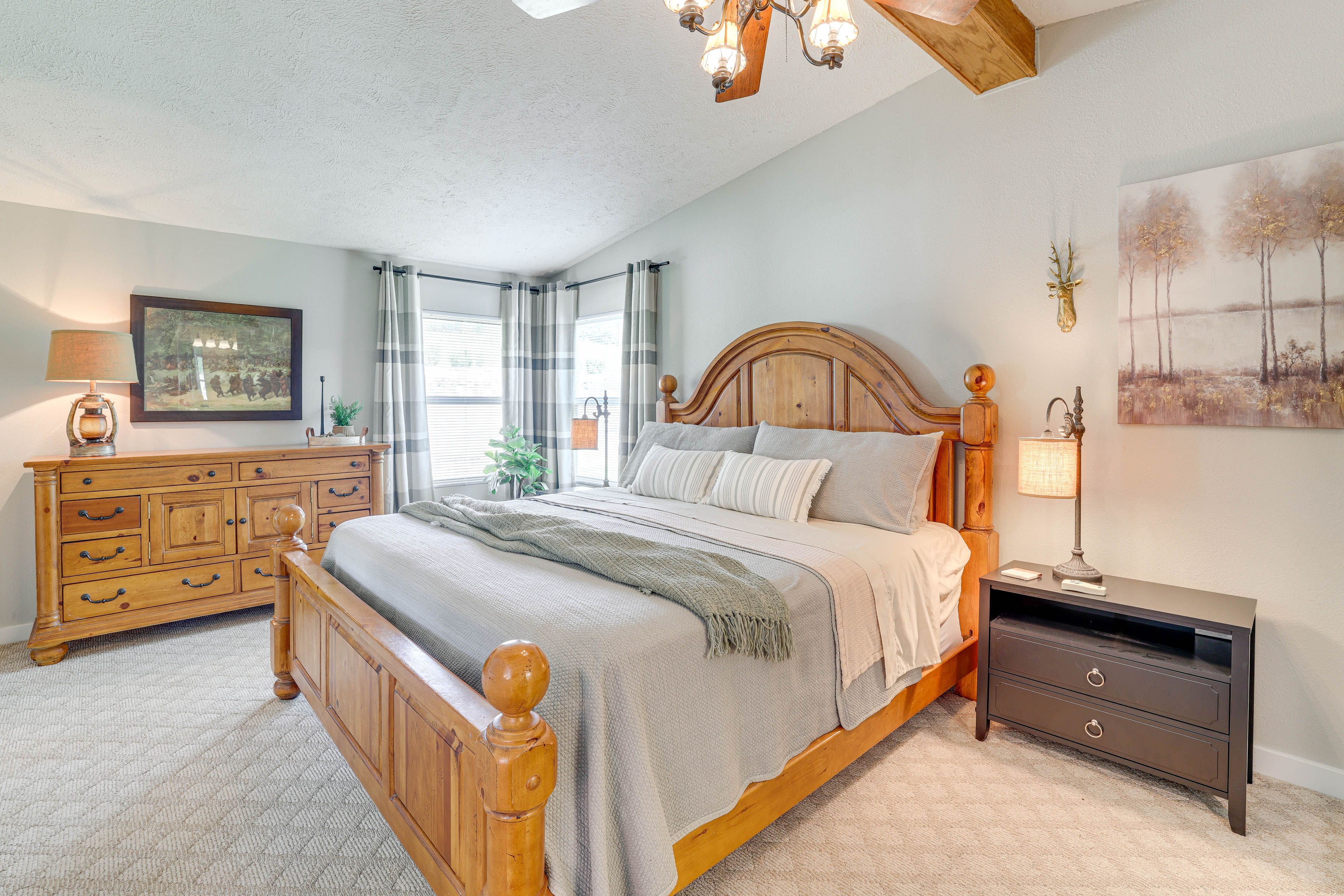 Bedroom 1 | King Bed | Linens