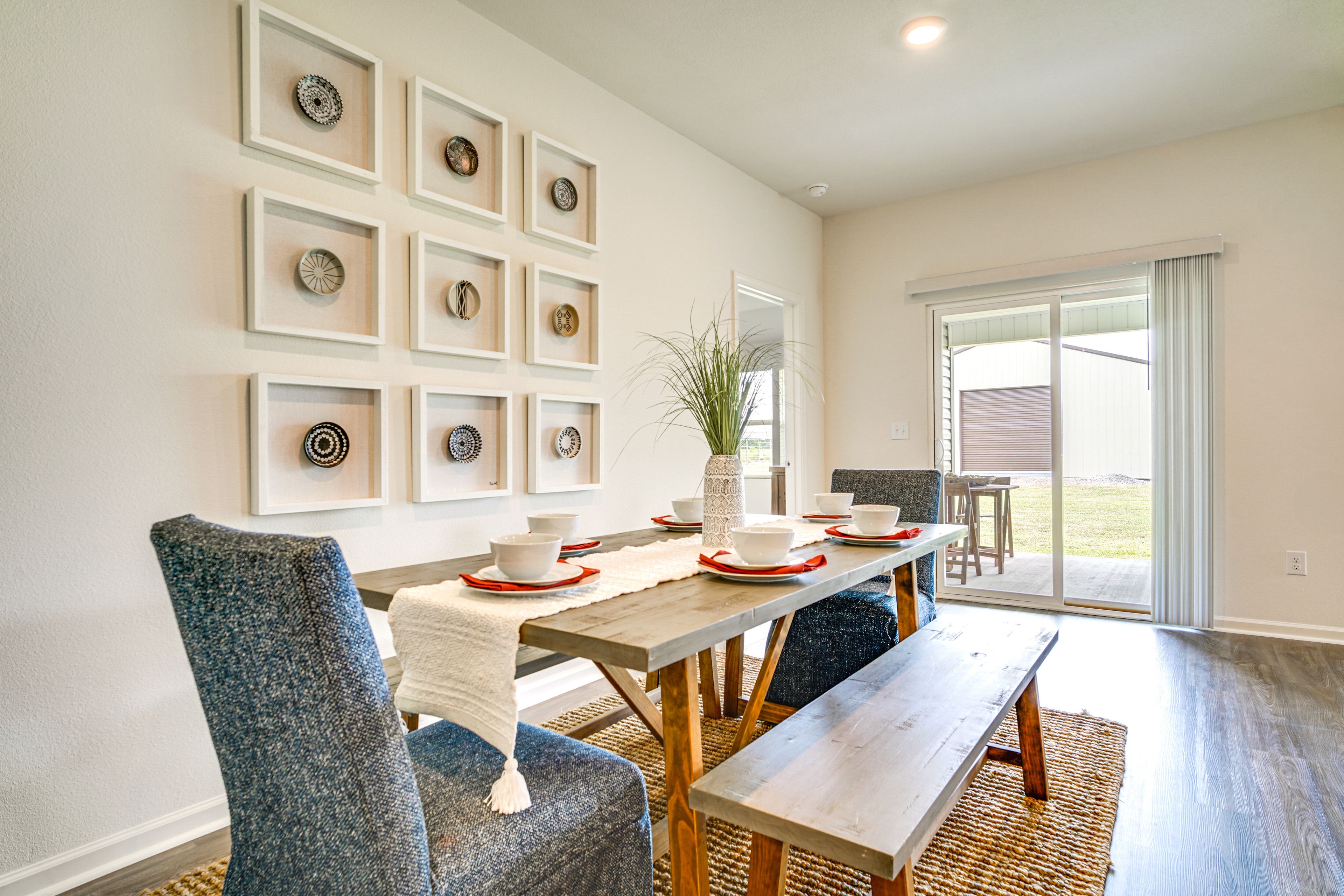 Dining Area | Dishware/Flatware Provided