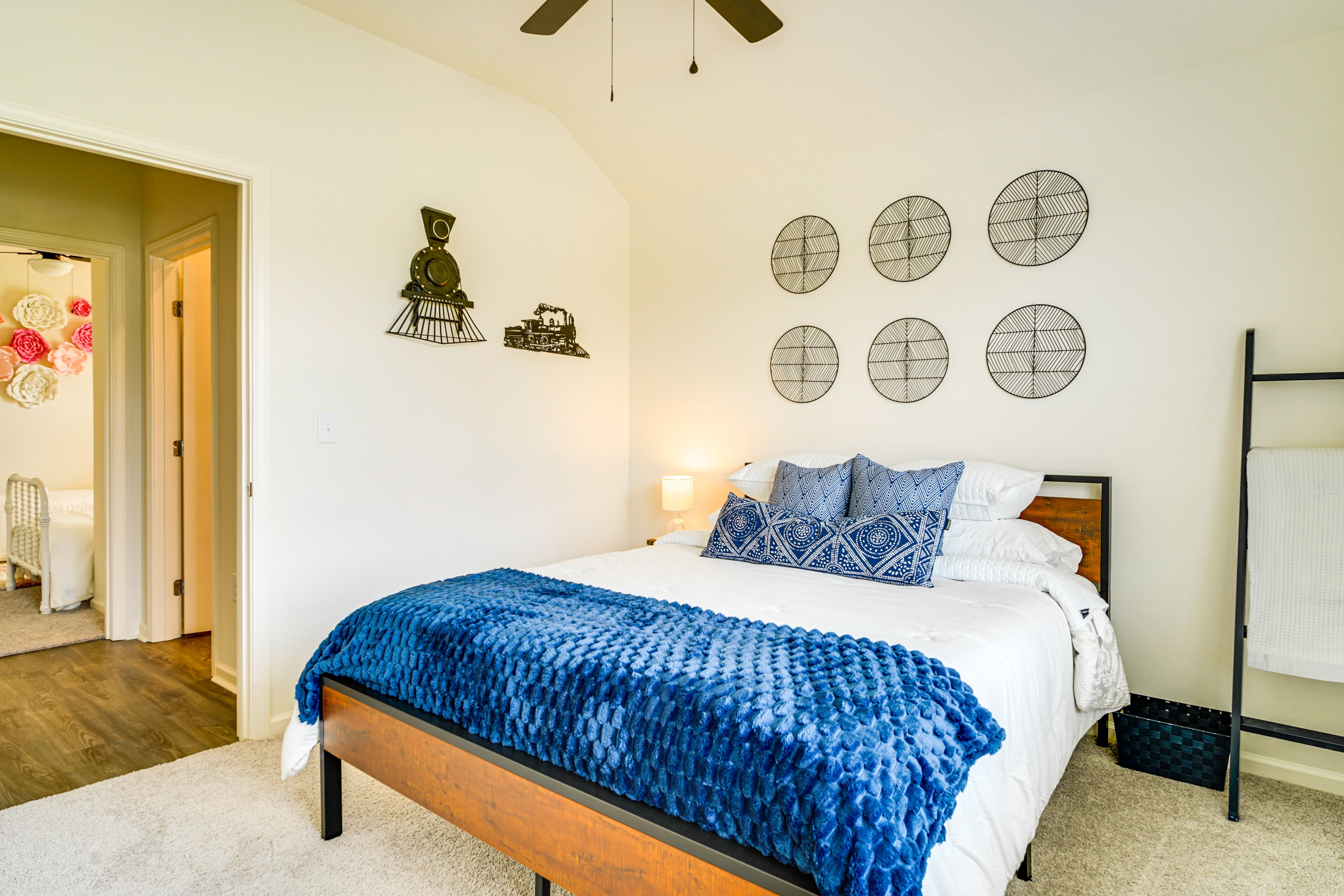 Bedroom 3 | Queen Bed
