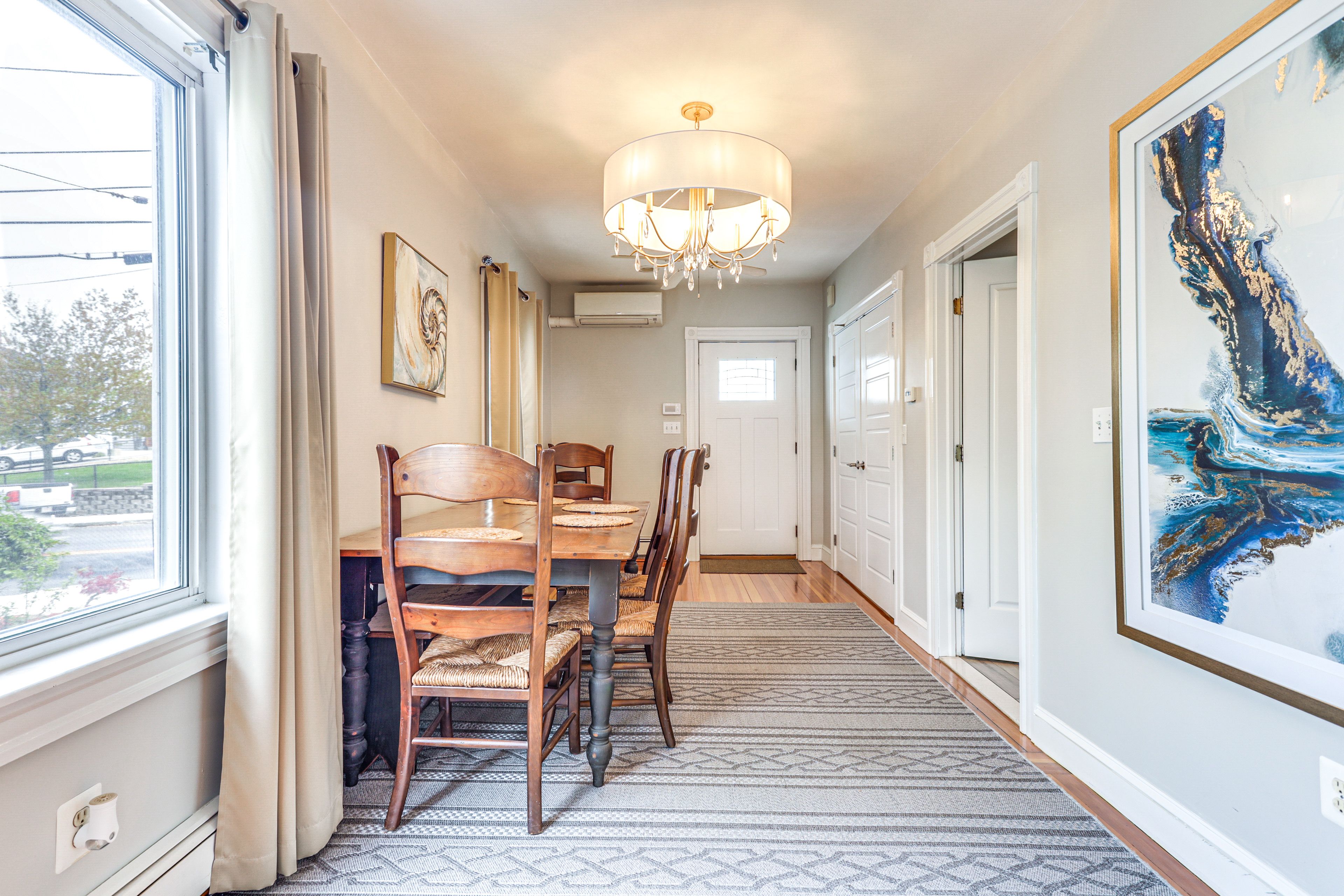 Dining Area | Dishware/Flatware Provided | Main Floor