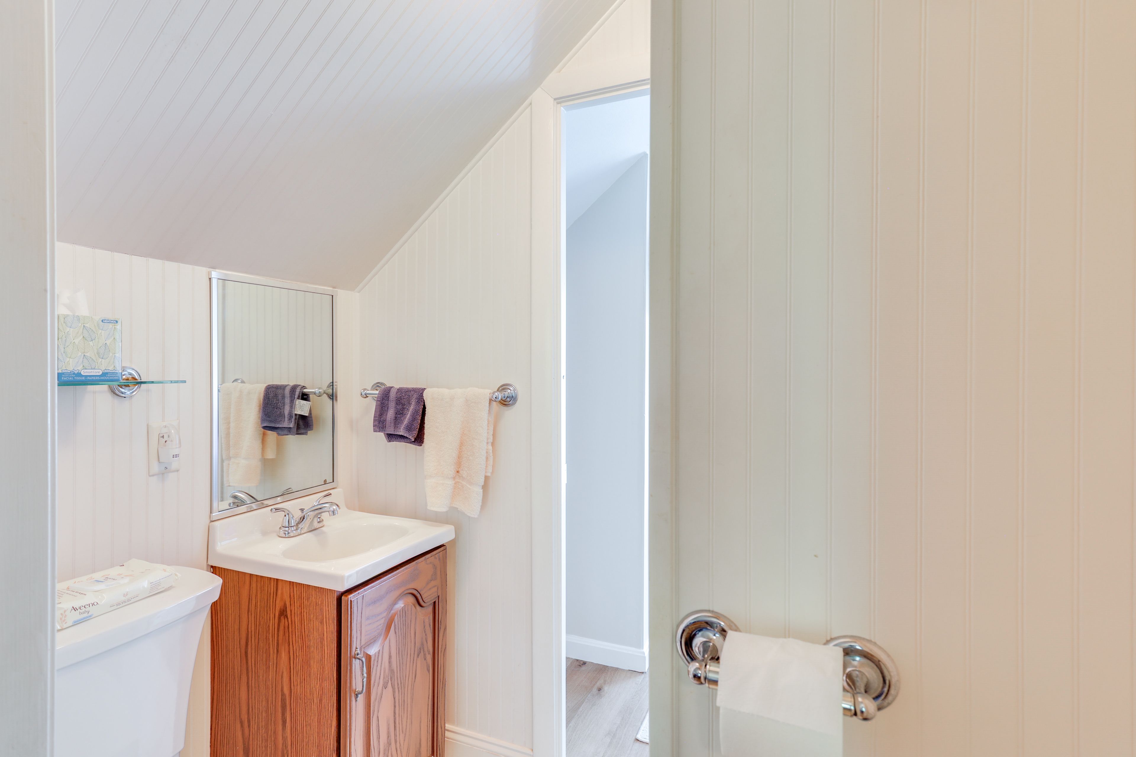Half Bathroom | 2nd Floor