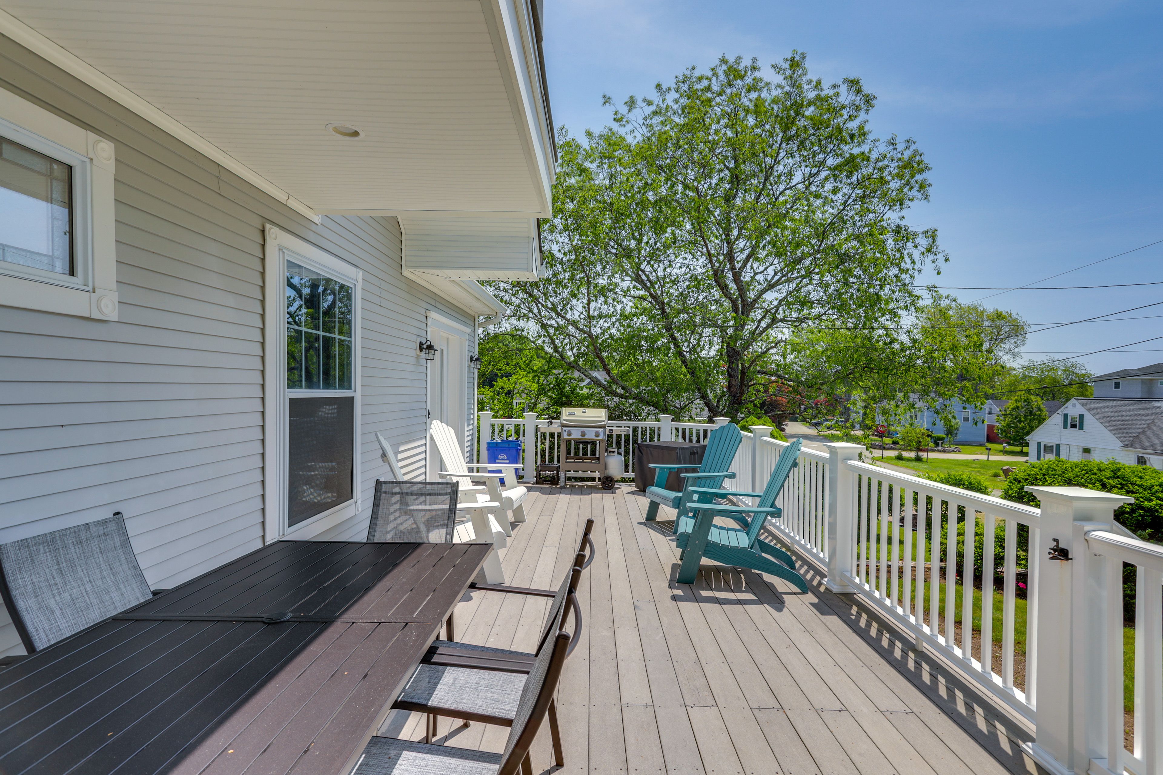 Deck | Dining Area | Gas Fire Pit | Gas Grill | Seating