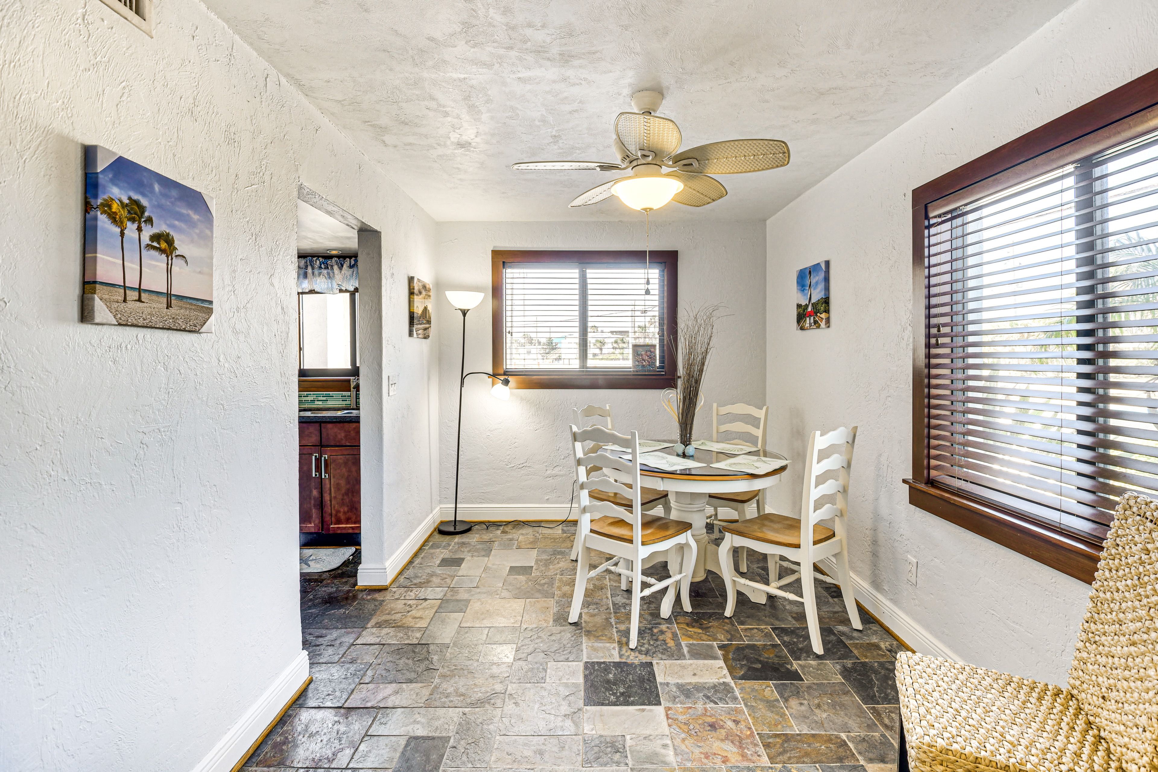 Dining Area | Dishware/Flatware Provided