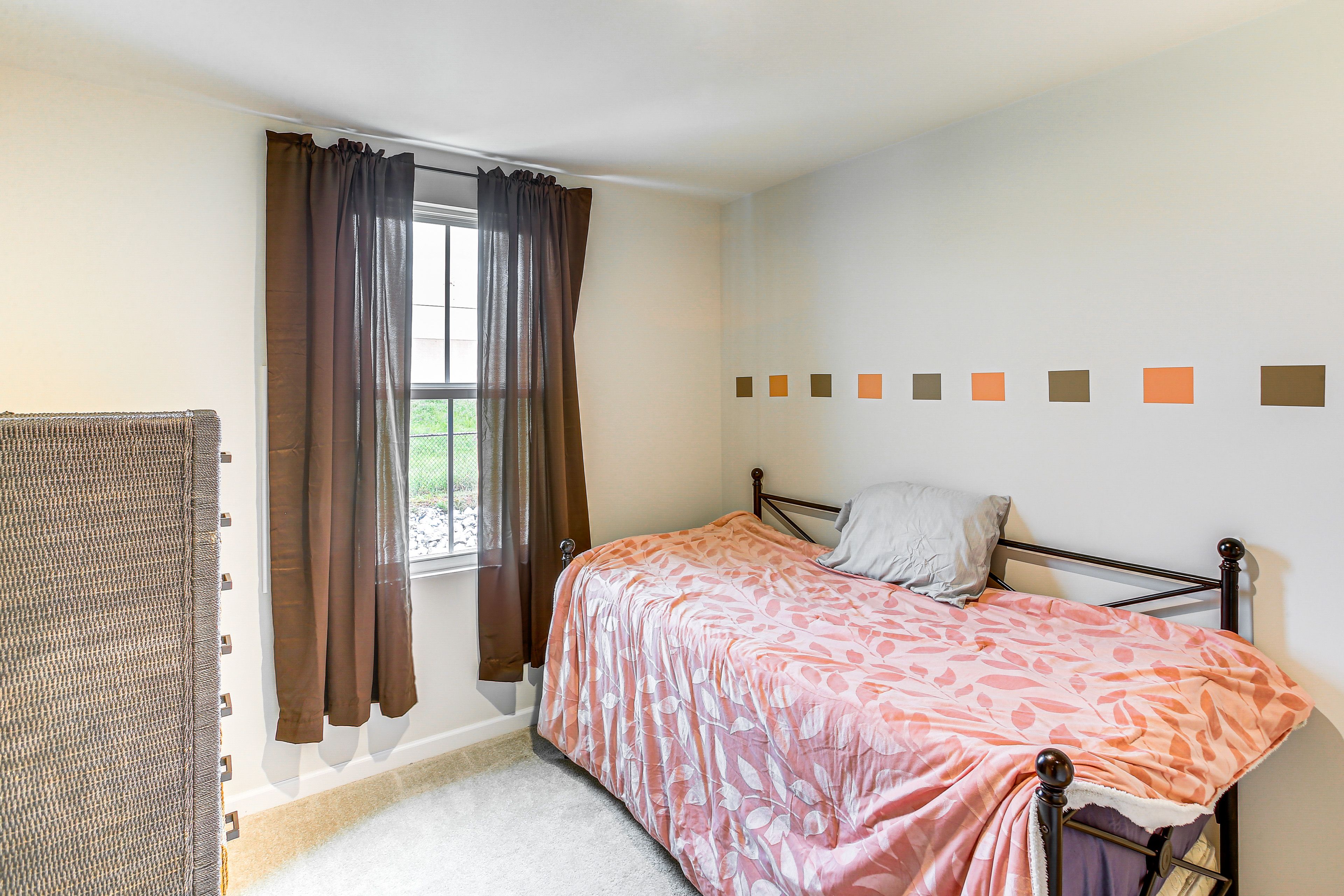 Bedroom 2 | Twin Daybed w/ Twin Trundle | 1st Floor