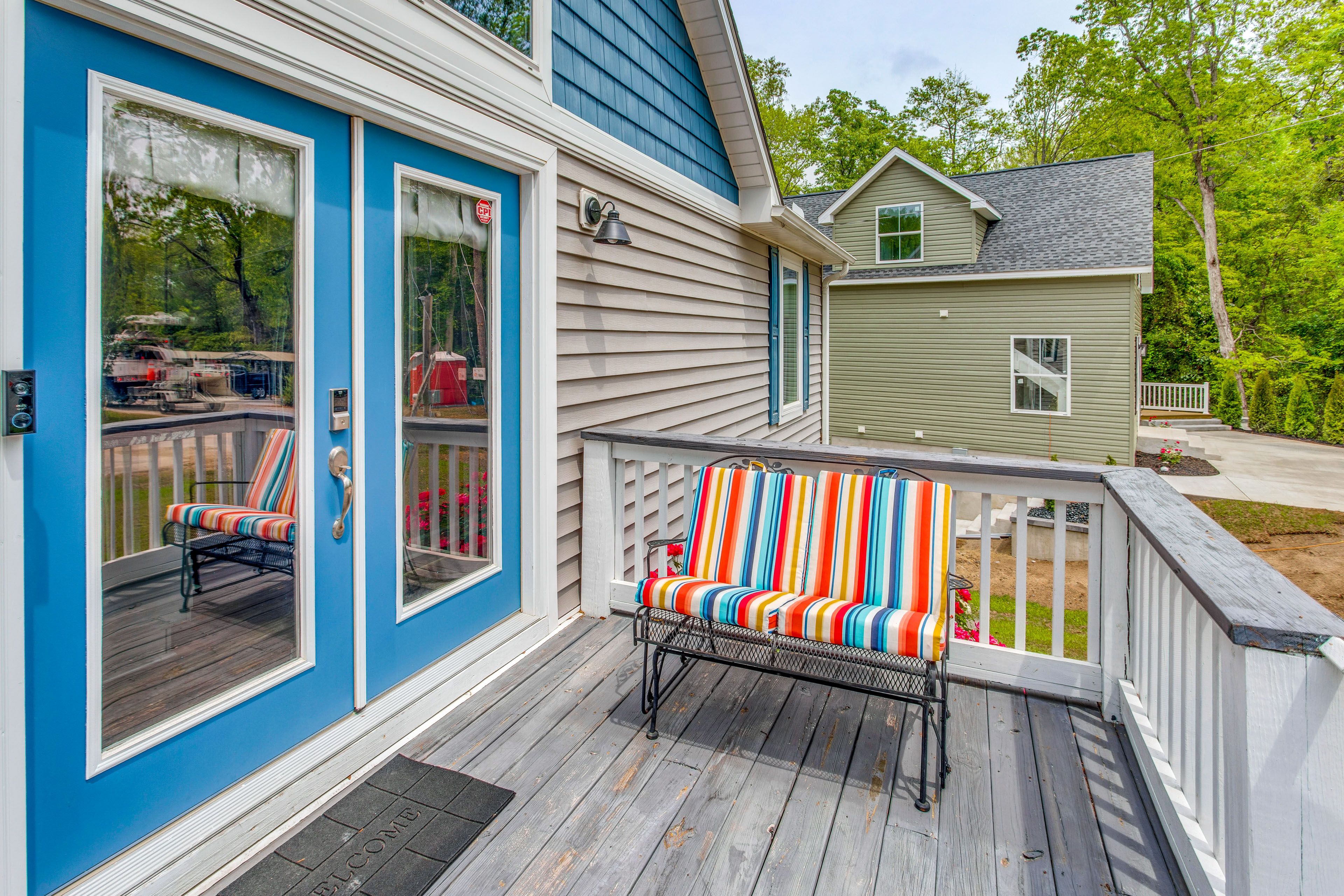 Front Deck | Main Entrance | Additional Outdoor Dining